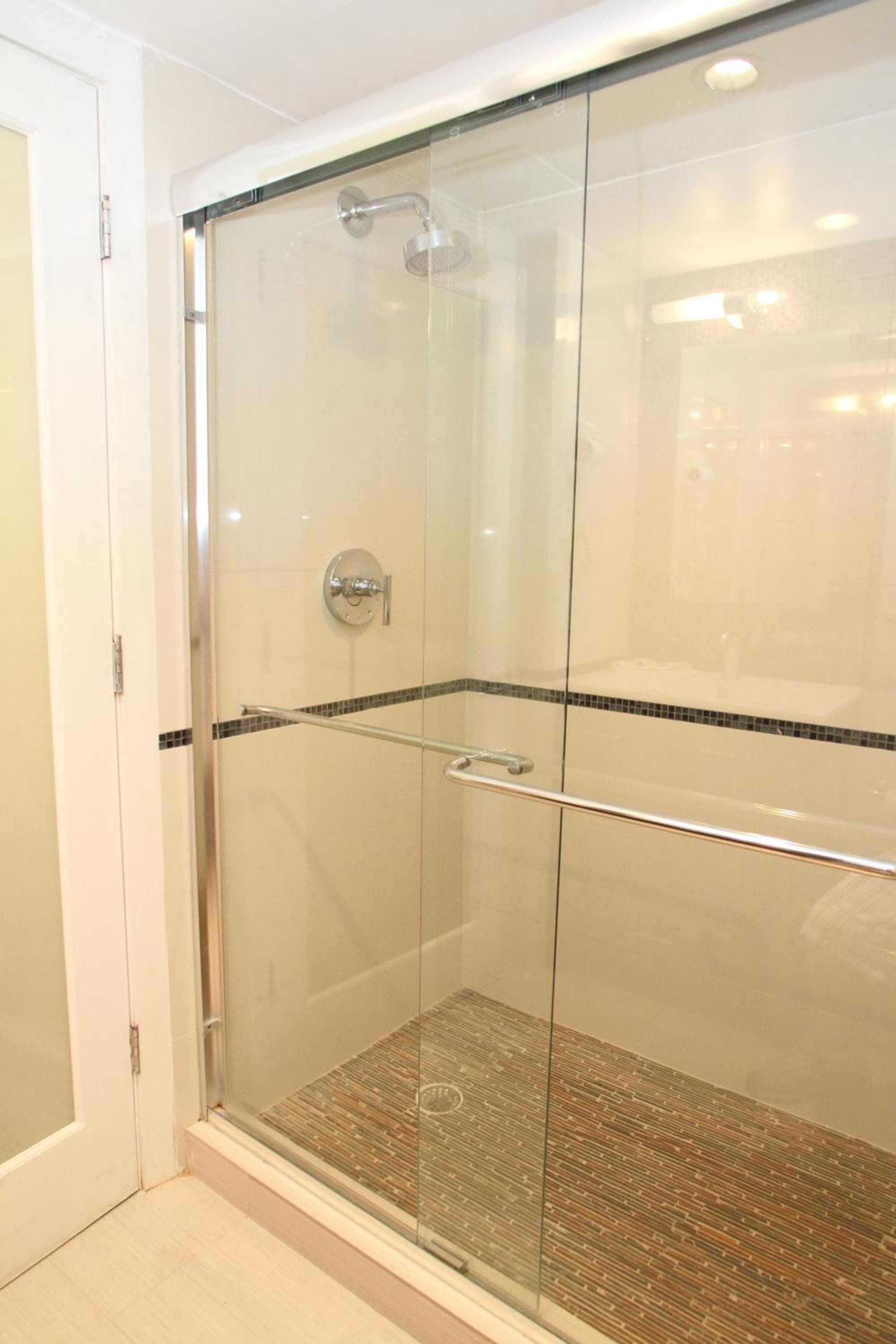 Hotel Chateaubleau — 18