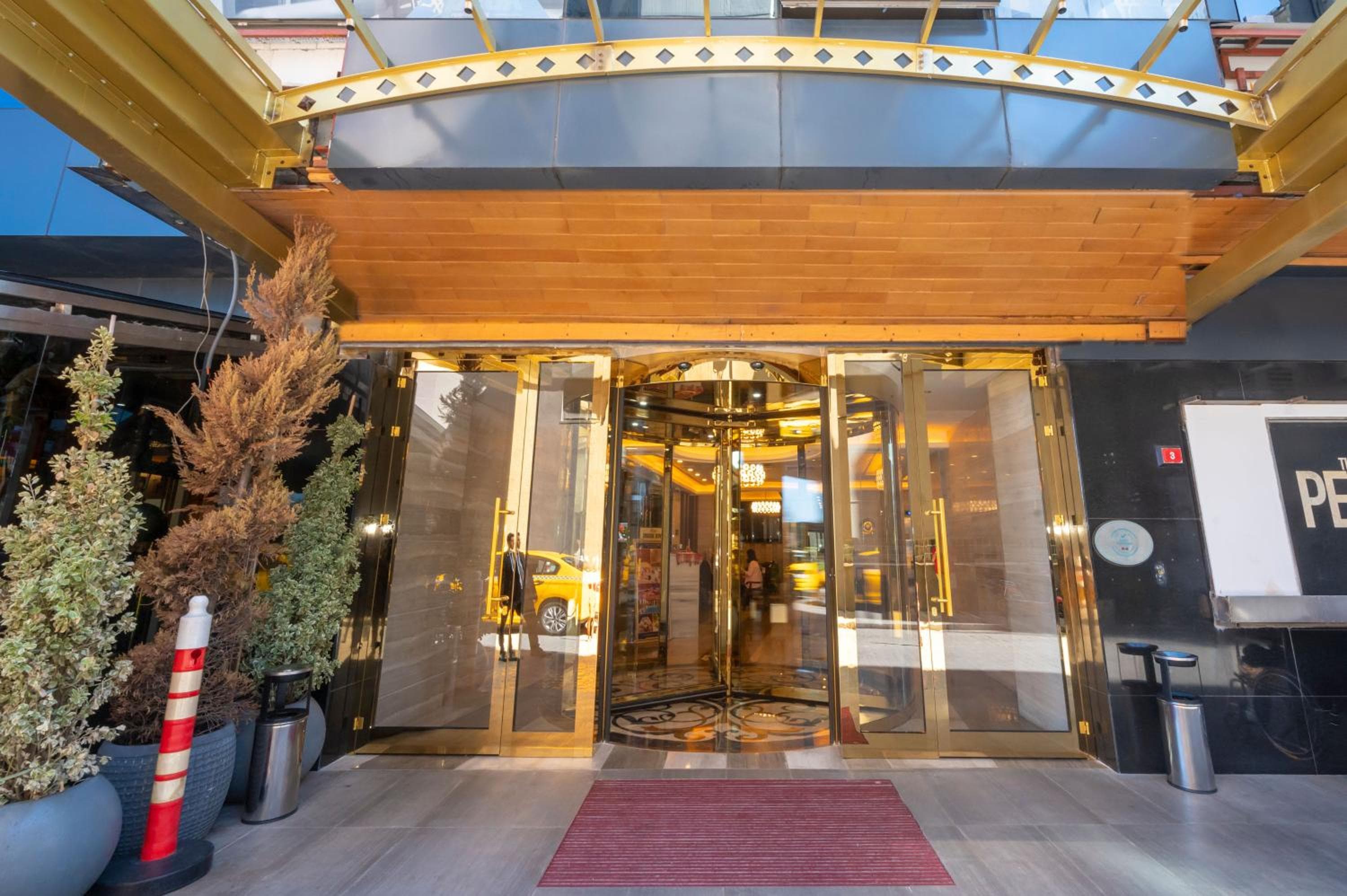 Ramada By Wyndham Istanbul Pera — 16