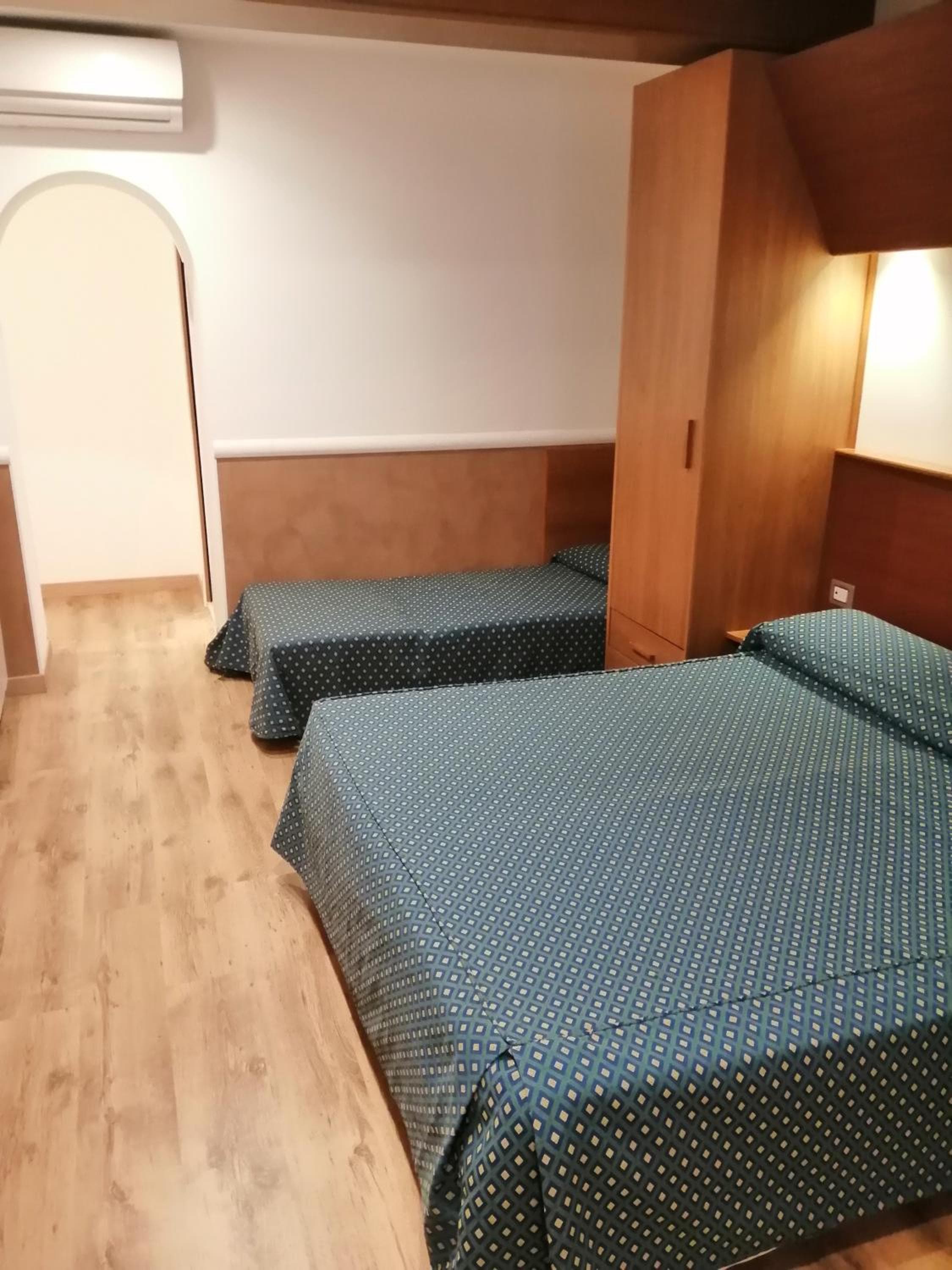 Hotel Verona Rome — 4
