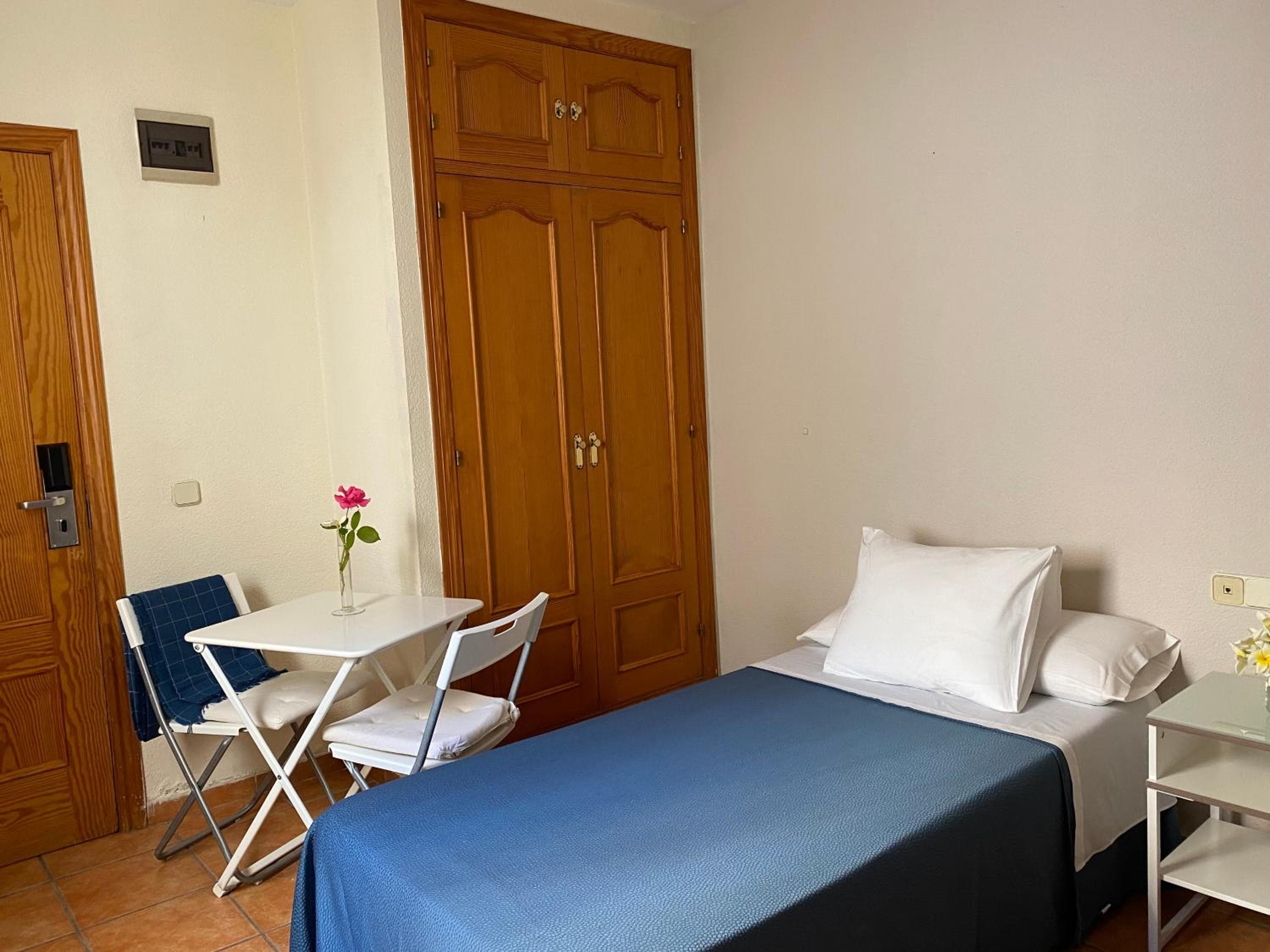 Hostal Moscatel — 30