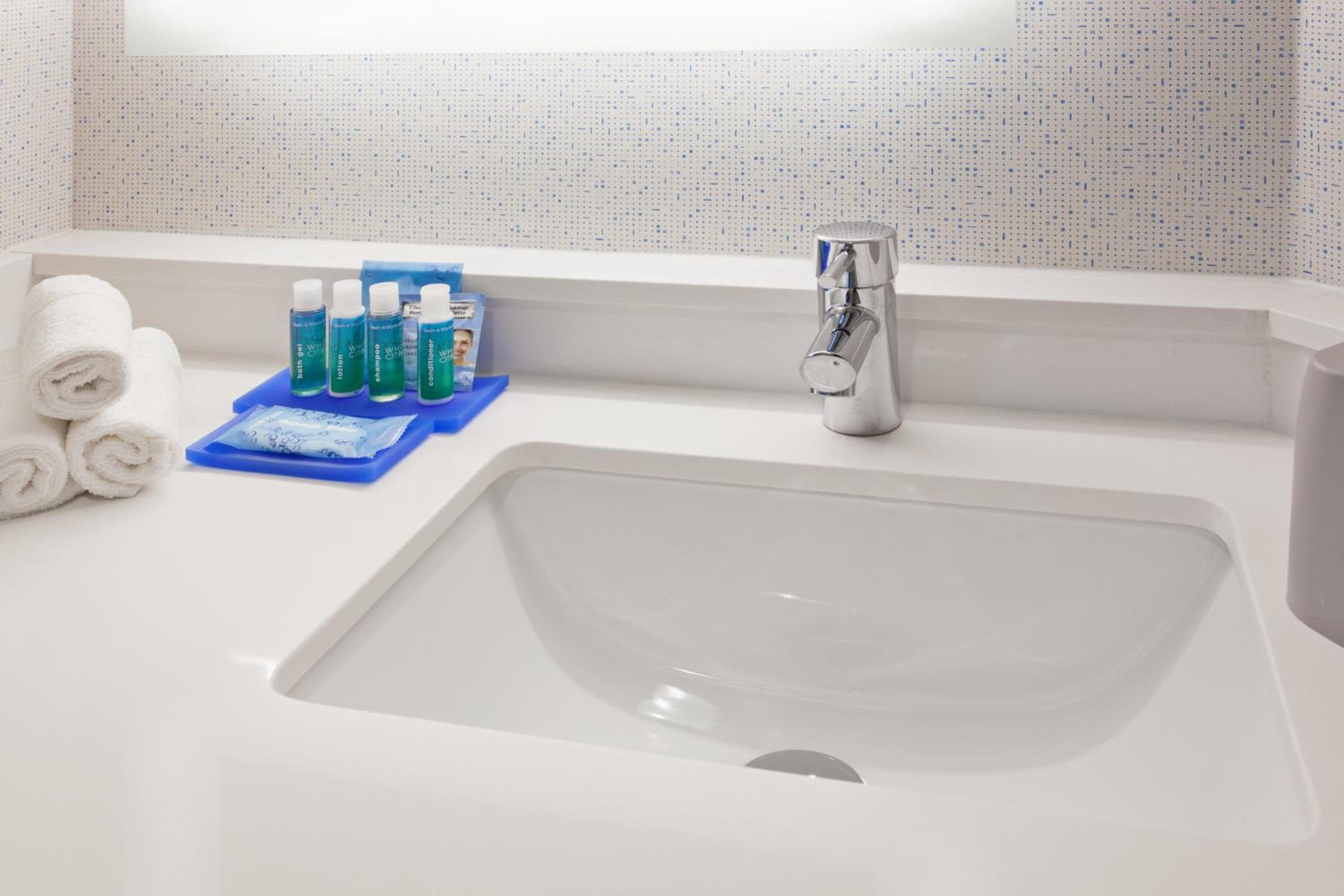 Holiday Inn Express West Los Angeles, un hotel IHG — 25