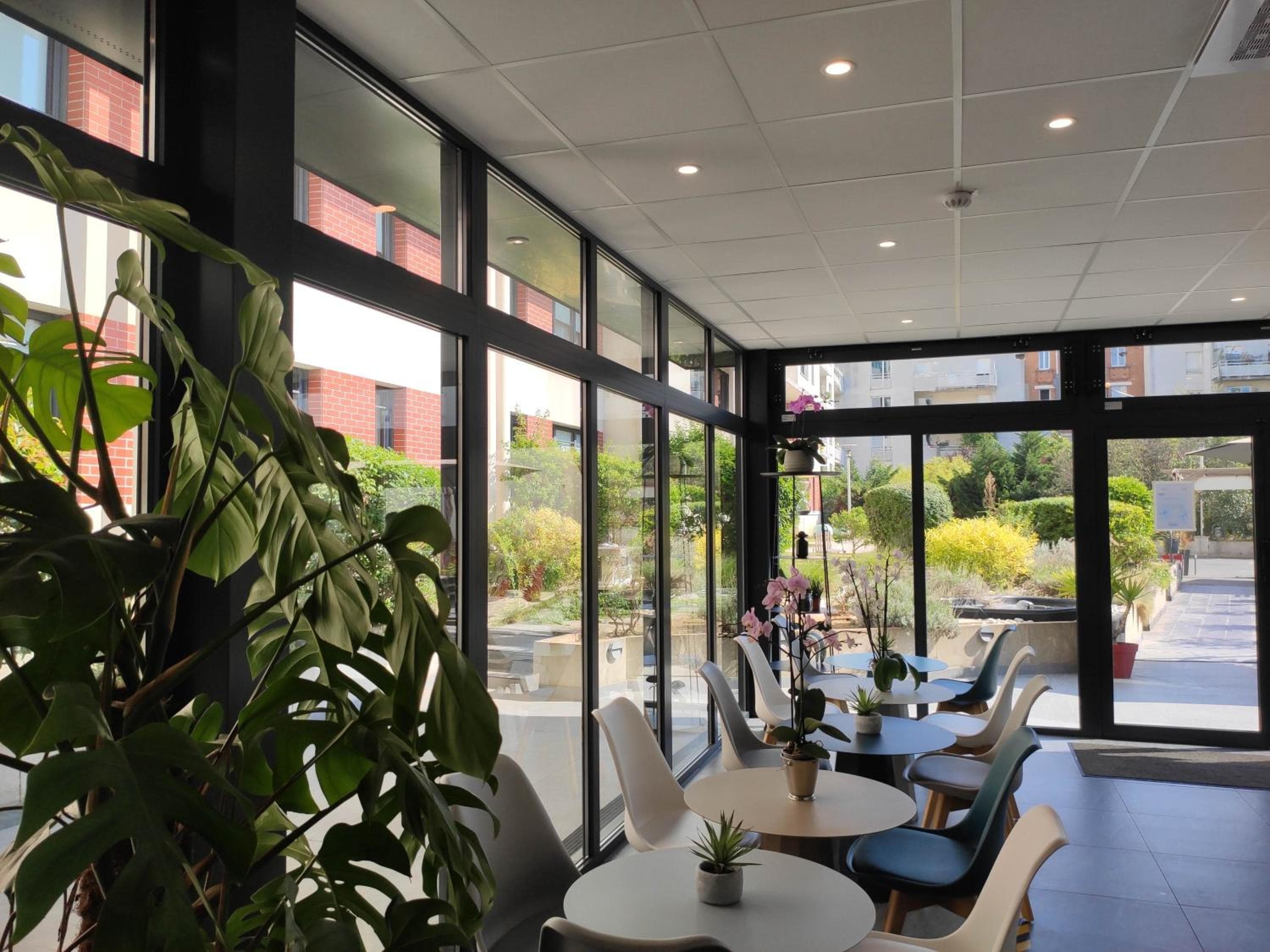 Novotel Suites Paris Montreuil Vincennes — 7