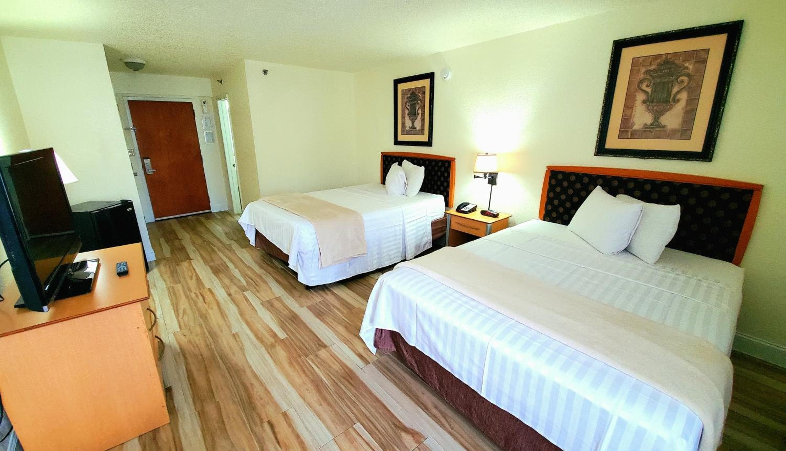 Monumental Movieland Hotel — 15
