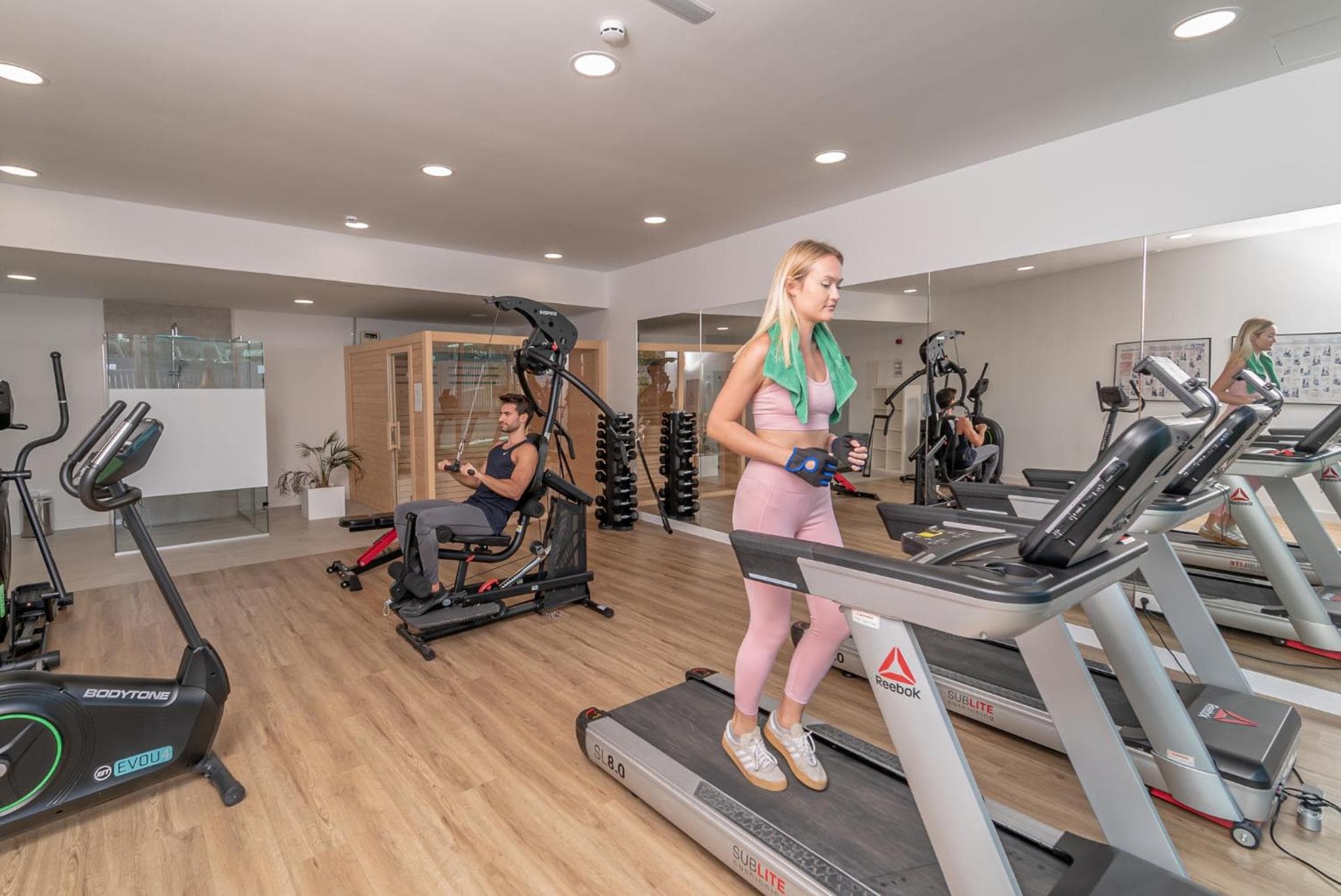 Hotel LIVVO Dunagolf Suites — 4