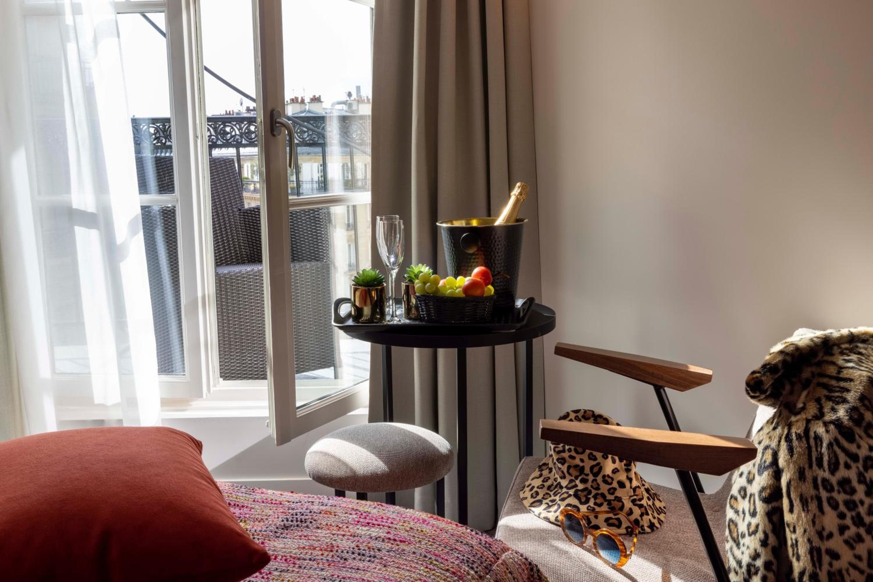 Le 12 Hôtel — 13