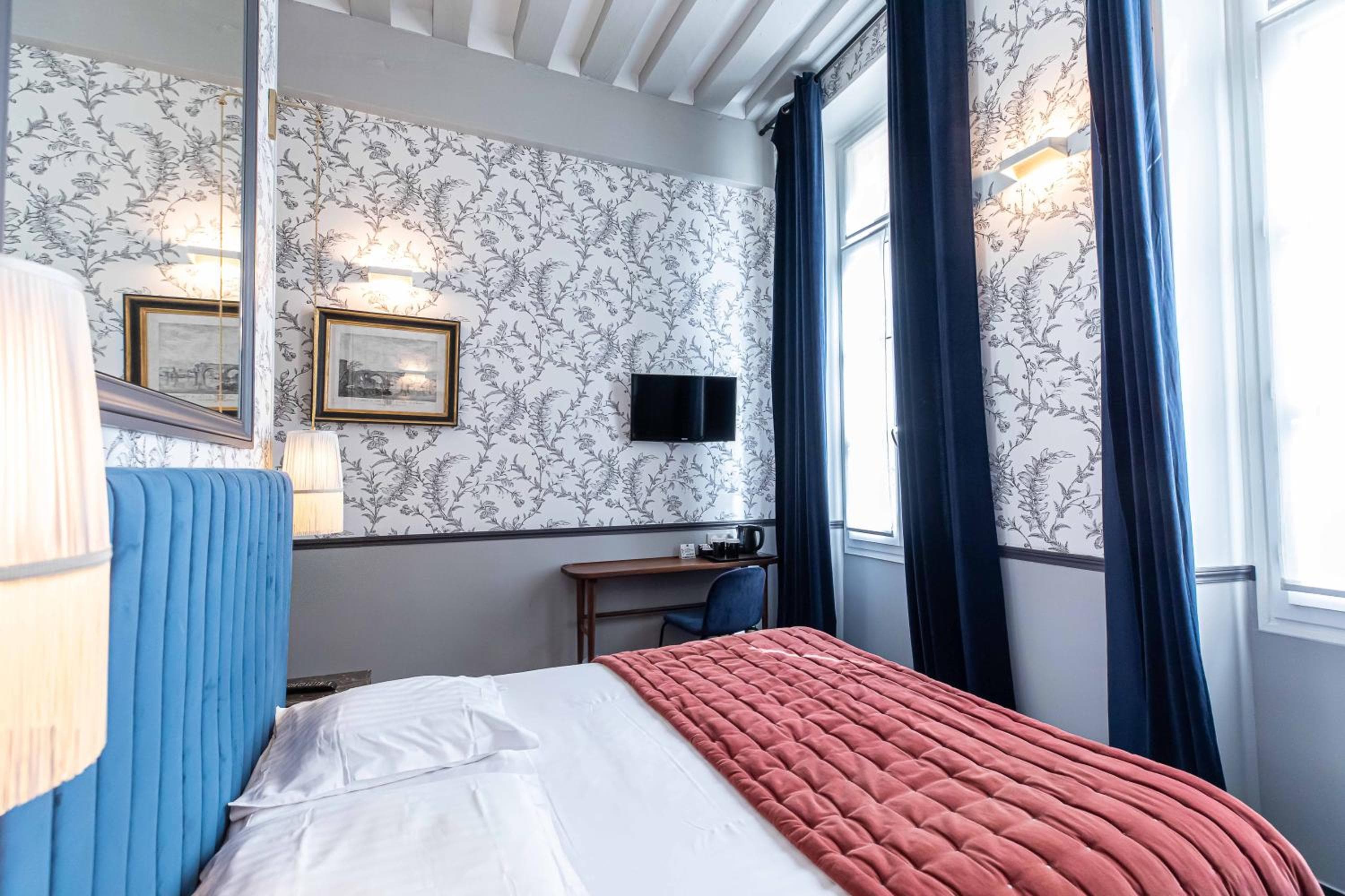 Dauphine Saint Germain — 20