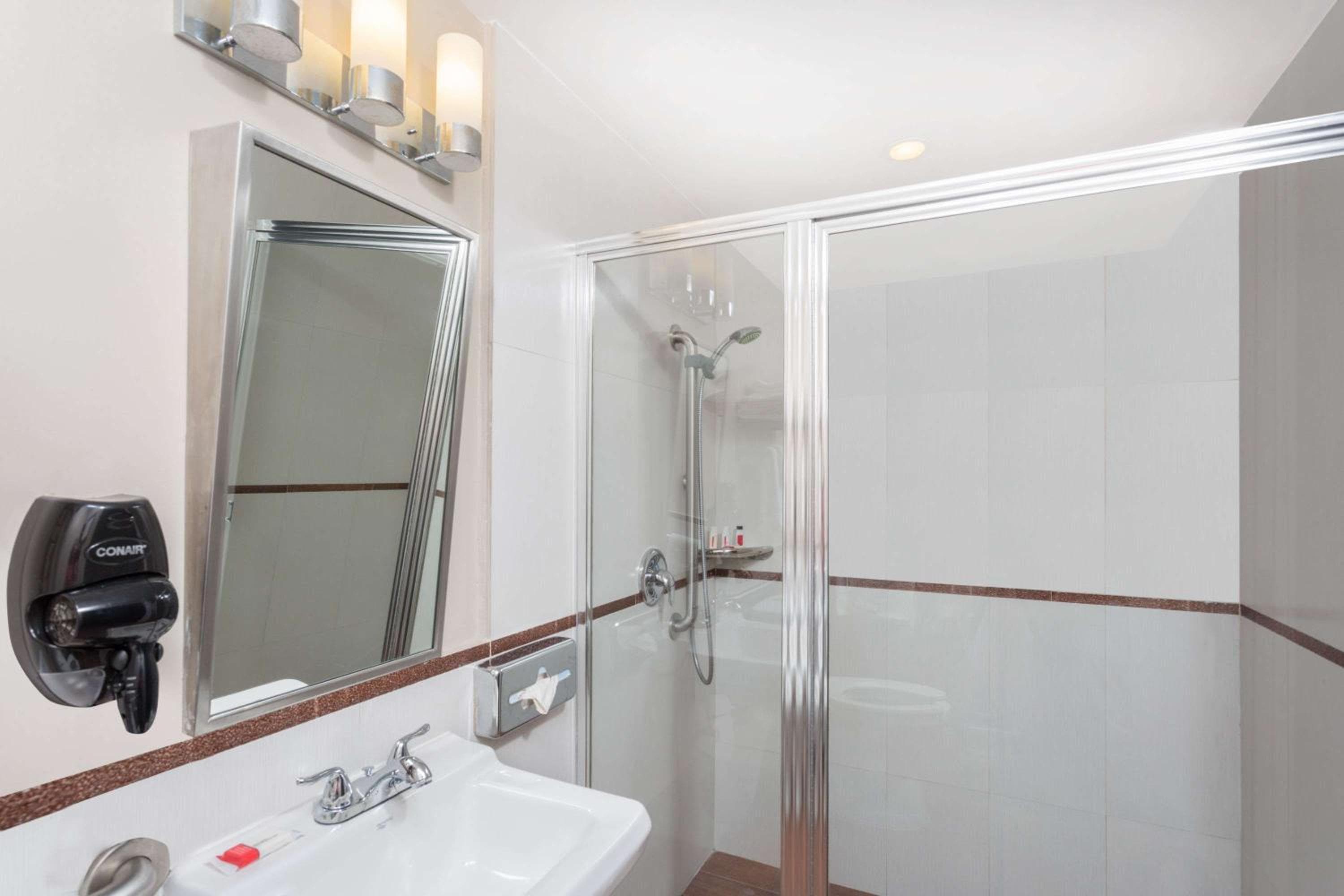 Ramada by Wyndham Miami Springs/Miami International Airport — 18