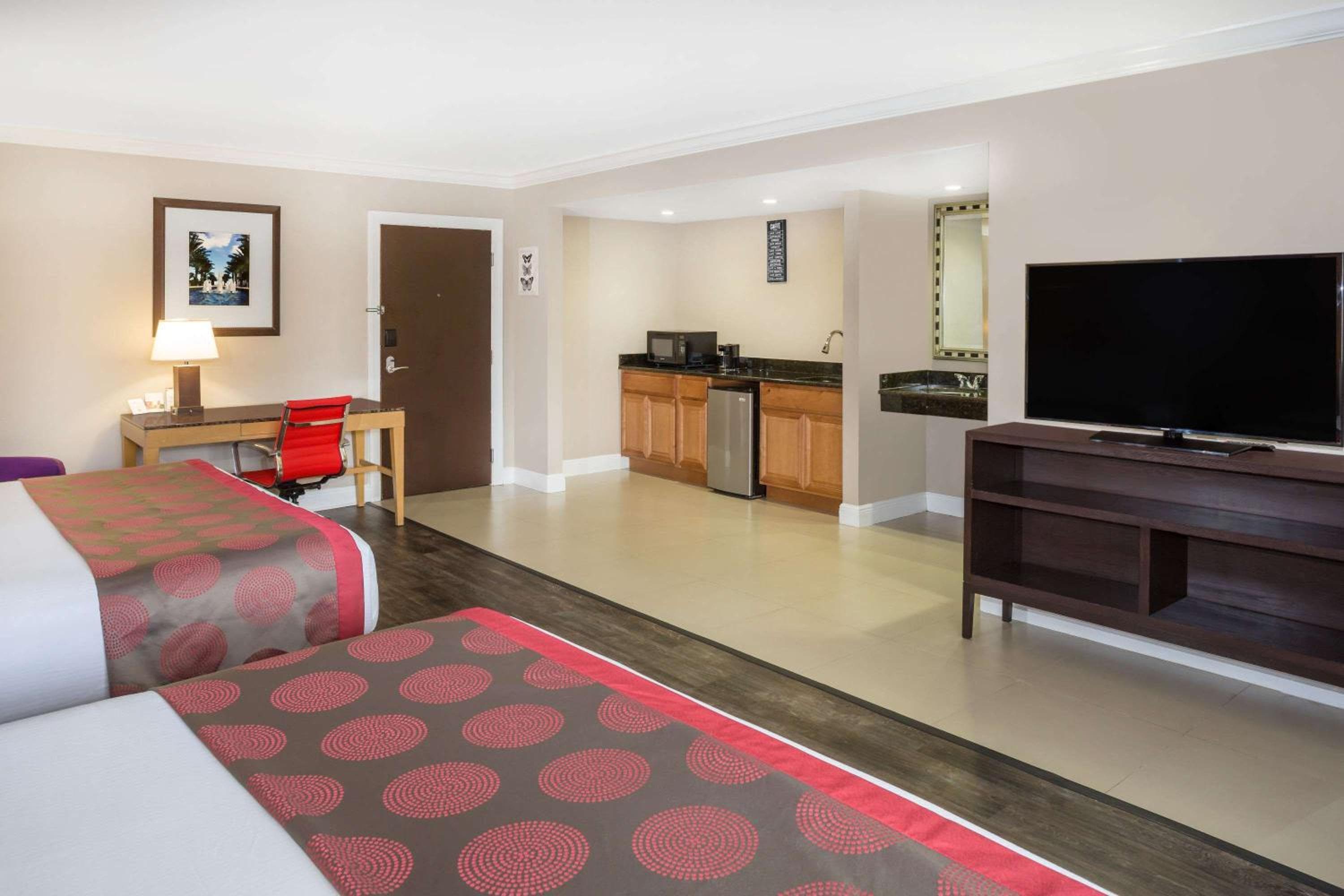 Ramada by Wyndham Miami Springs/Miami International Airport — 14