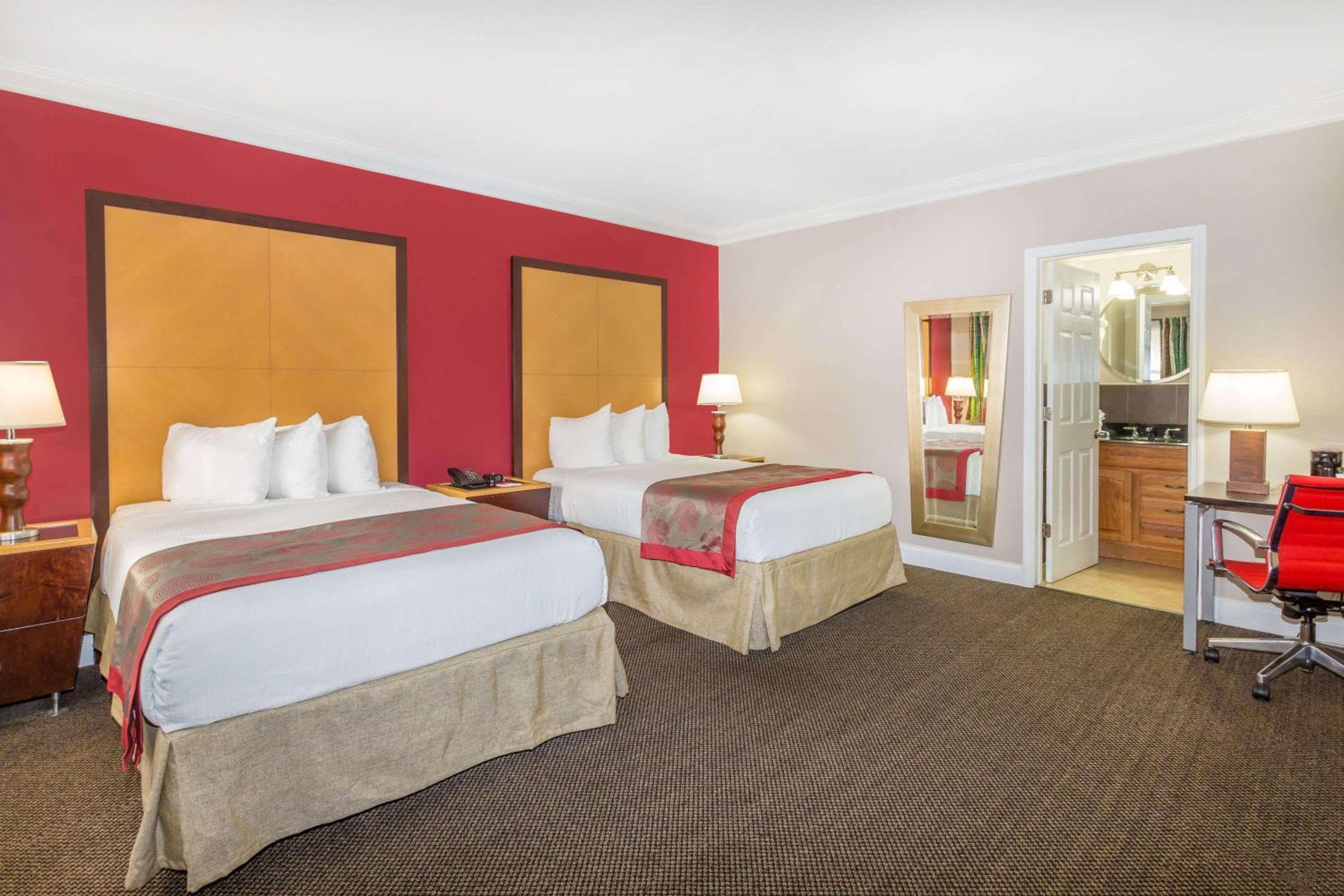 Ramada by Wyndham Miami Springs/Aeropuerto Internacional de Miami — 2