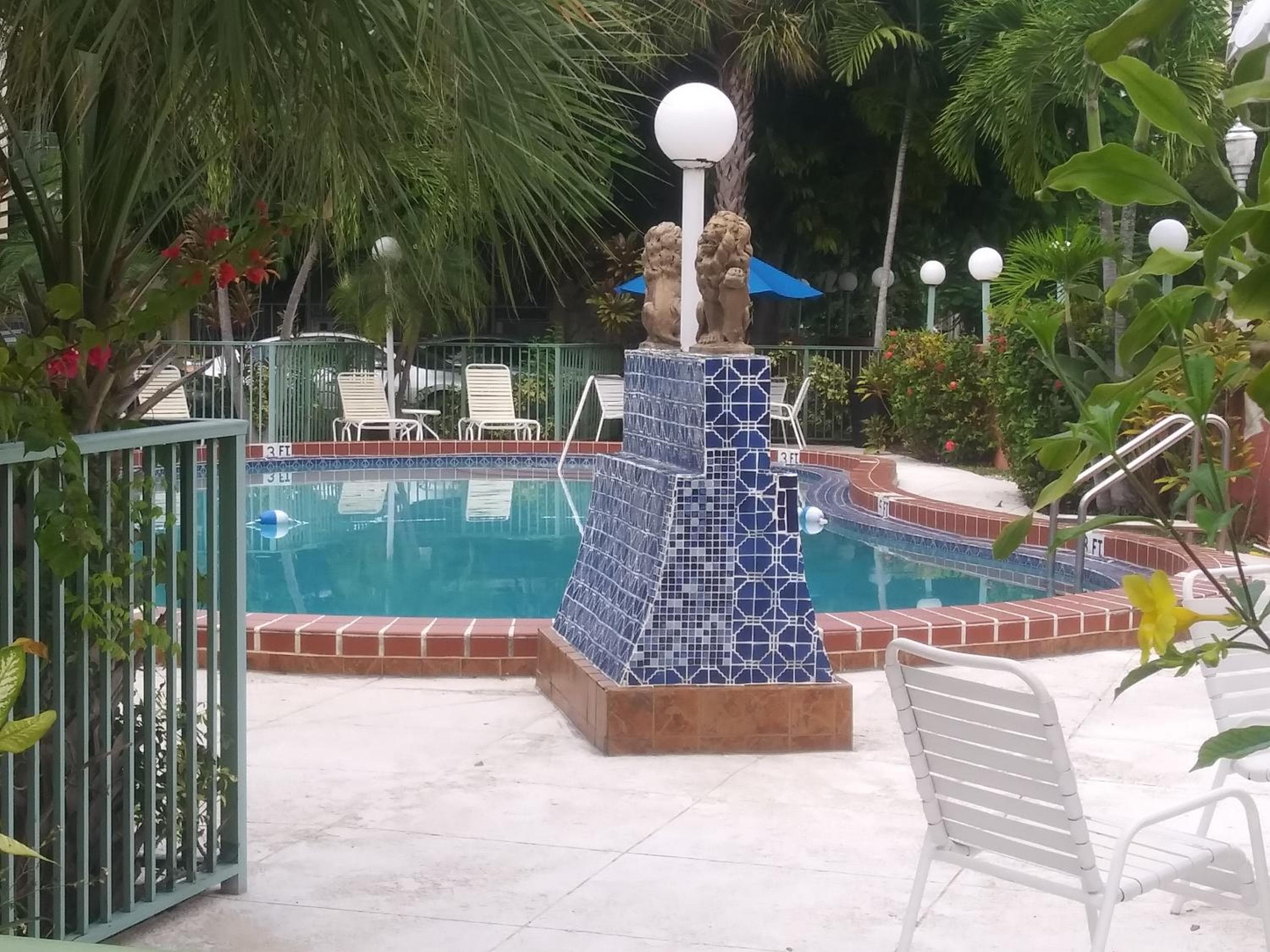 Hotel Chateaubleau — 18