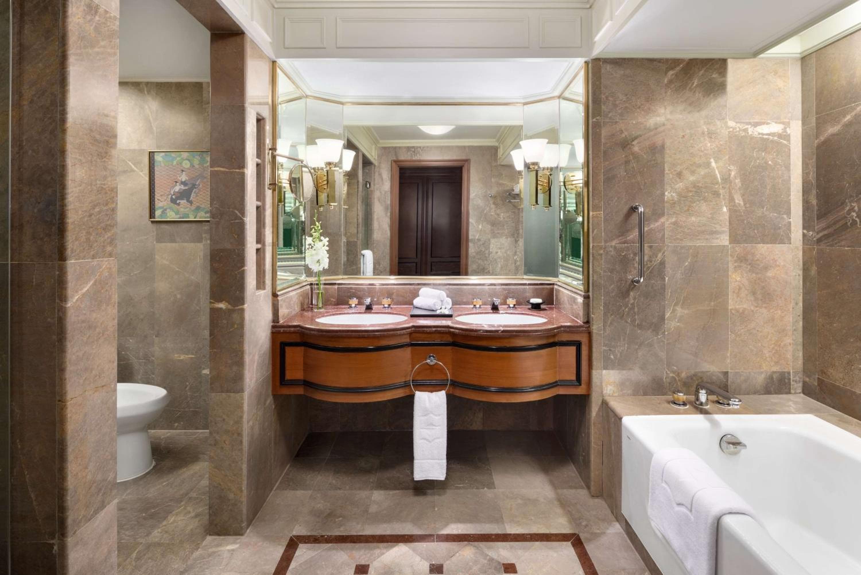 Shangri-La Bangkok hotel, 89 Soi Wat Suan Plu, Bangrak, Bangkok, Thailand — photo 19