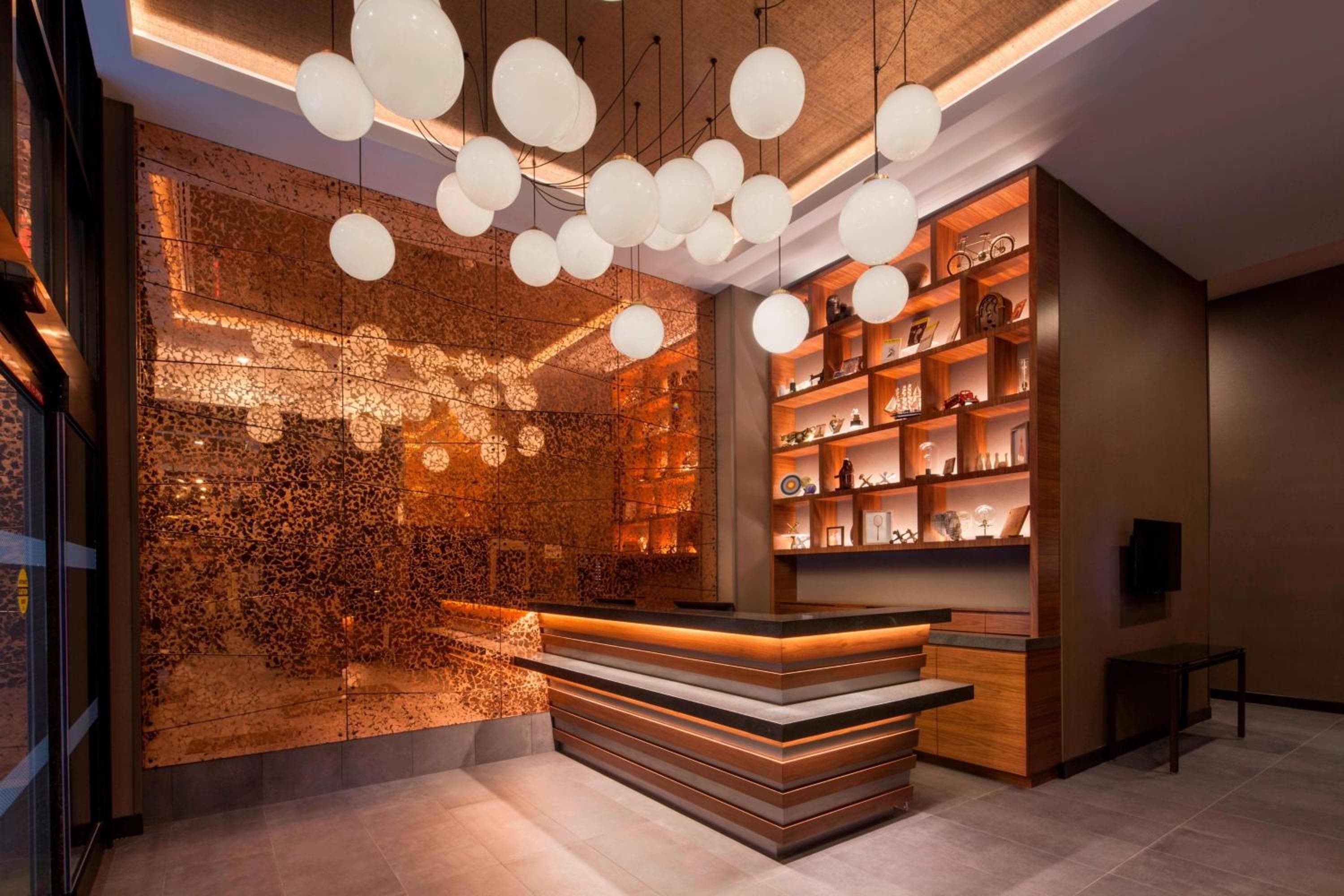 Cuatro puntos por Sheraton Manhattan Midtown West — 4