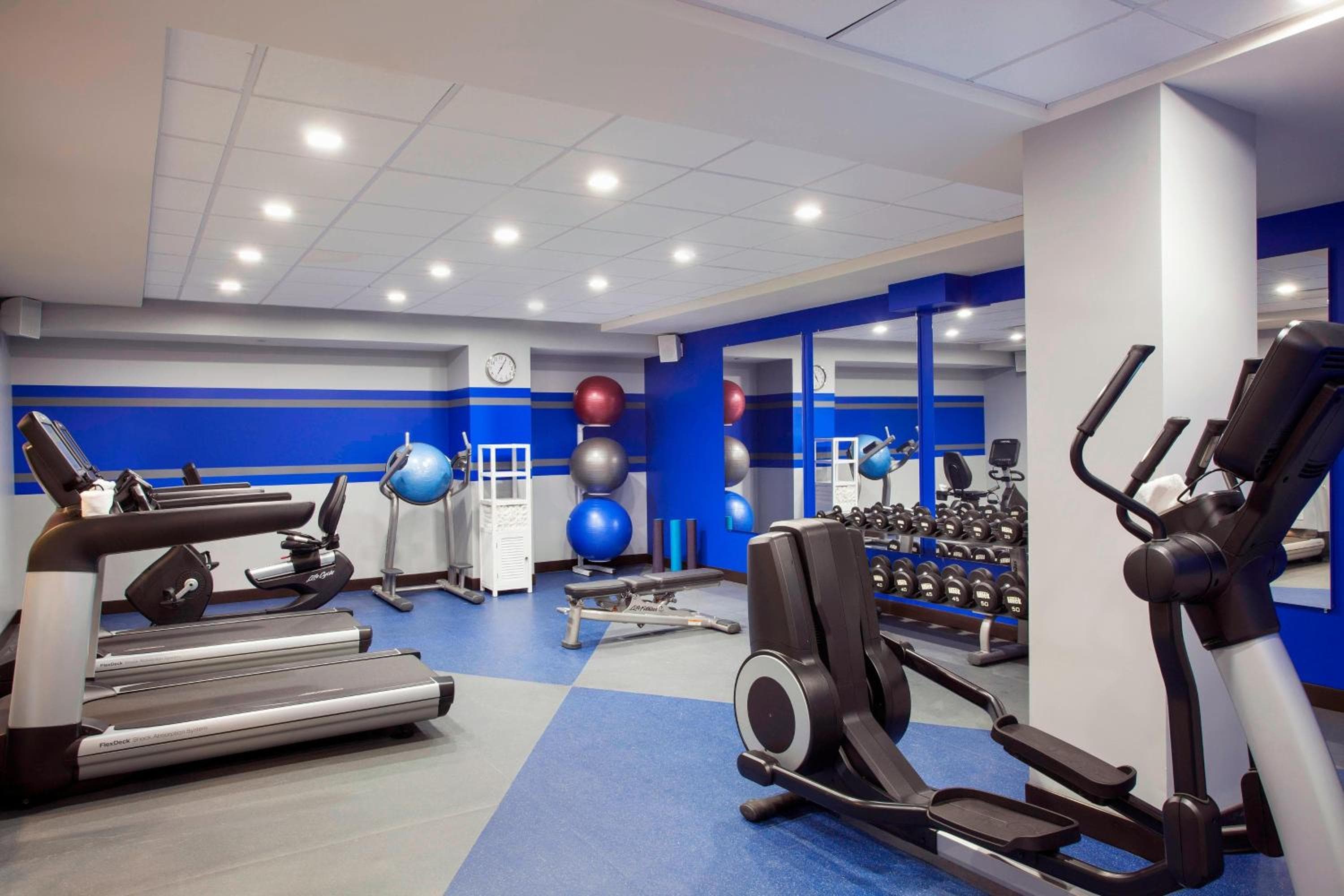 Cuatro puntos por Sheraton Manhattan Midtown West — 15