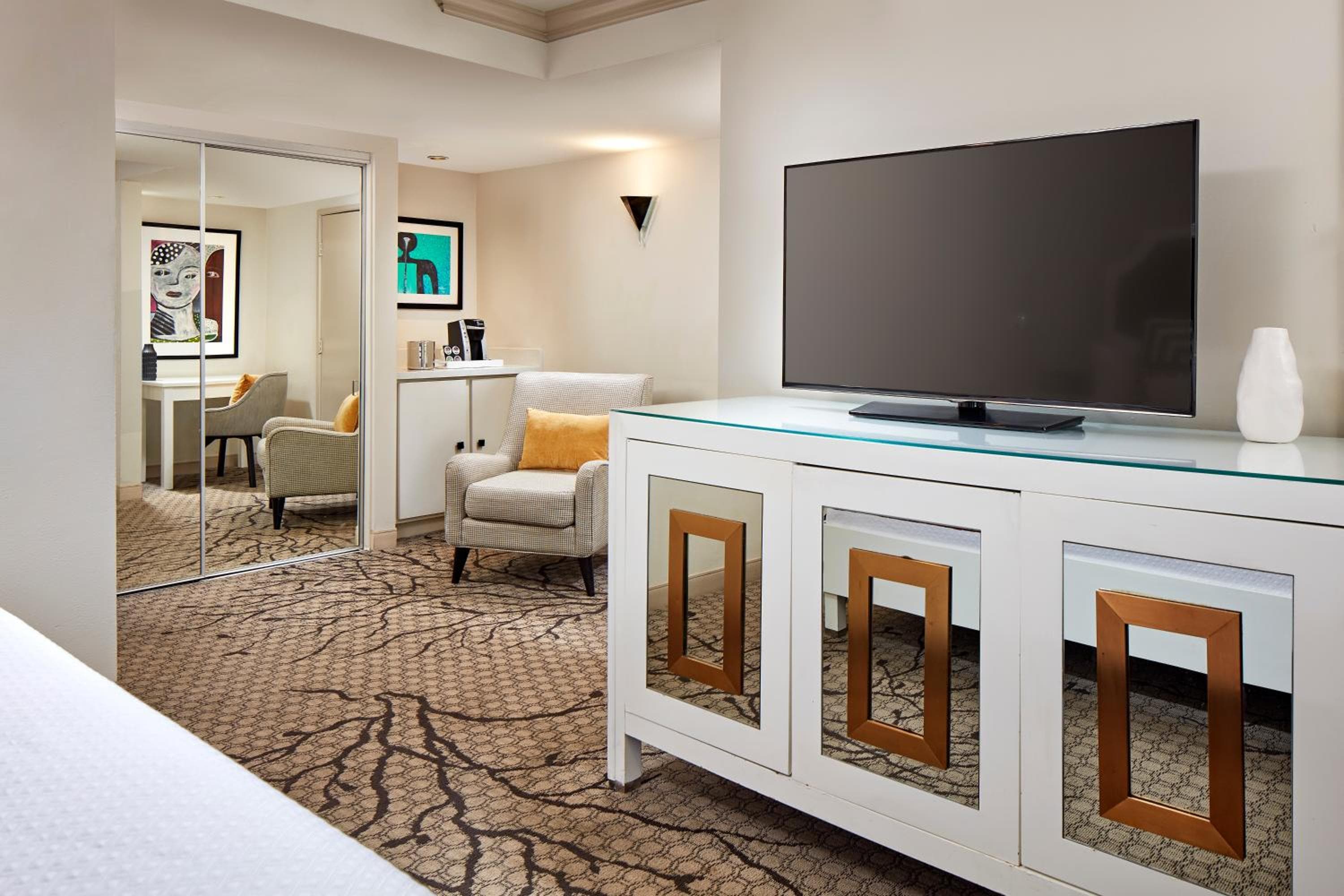 Hotel Carlyle — 11