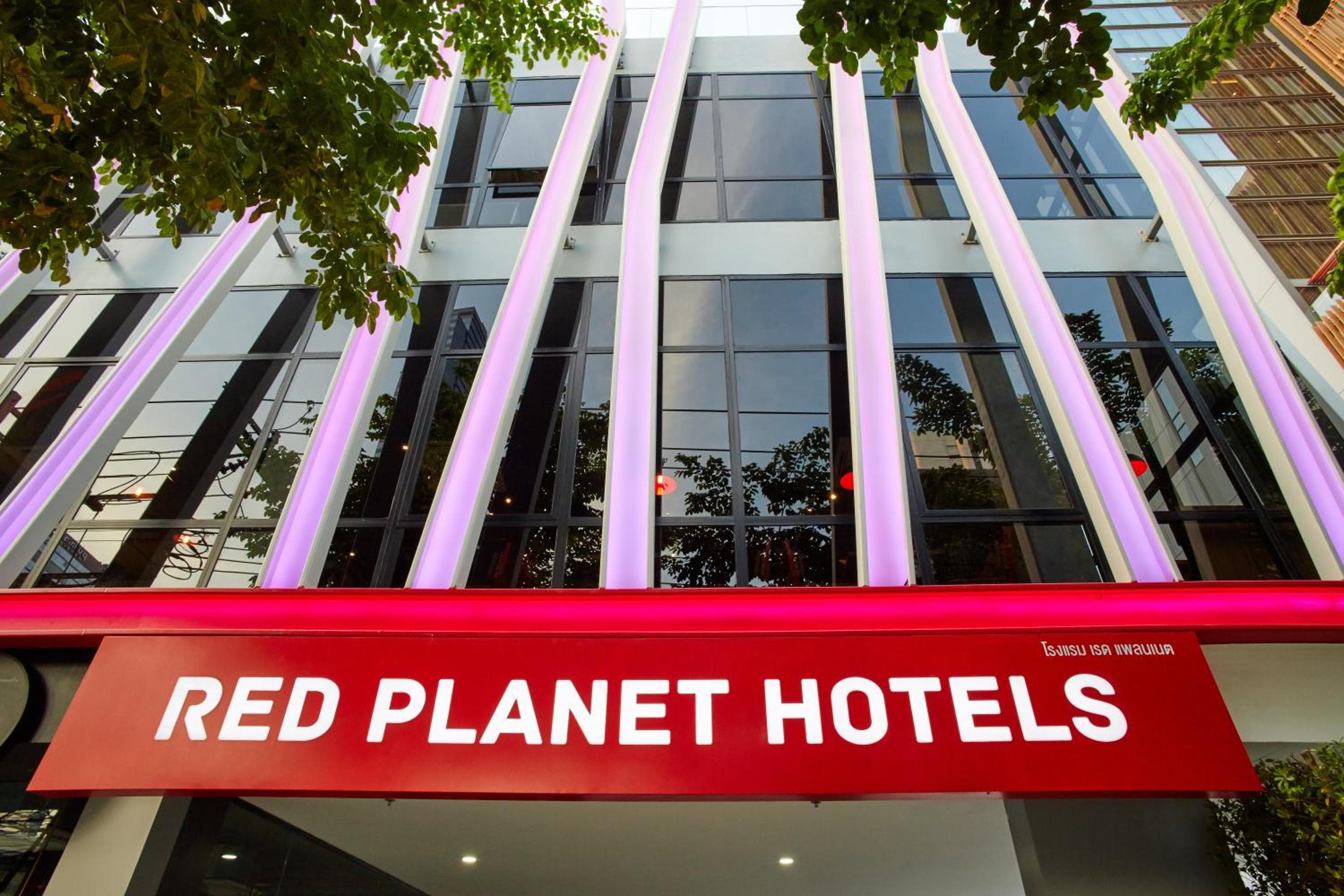 Il pianeta rosso Bangkok Surawong — 11