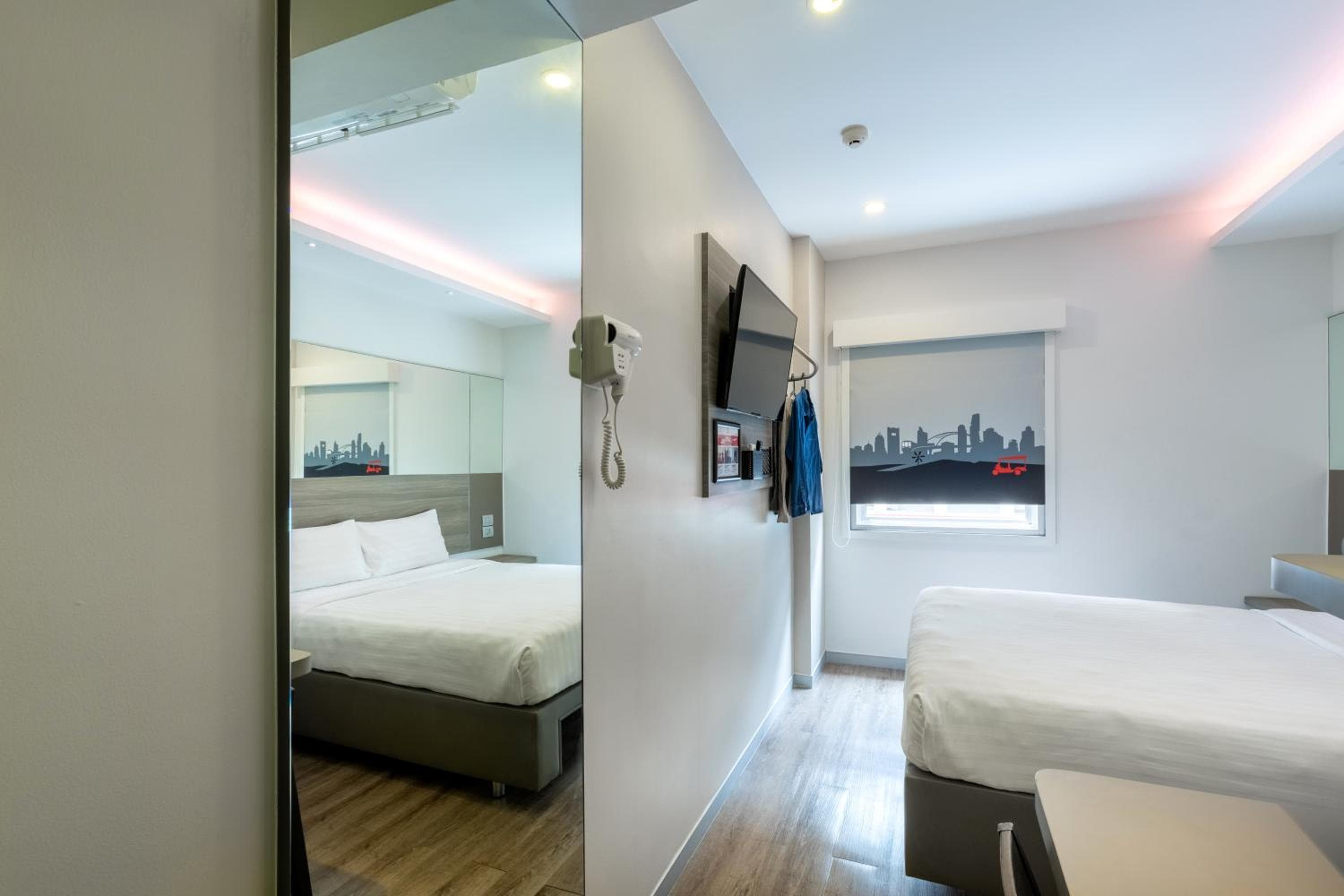 Il pianeta rosso Bangkok Surawong — 25