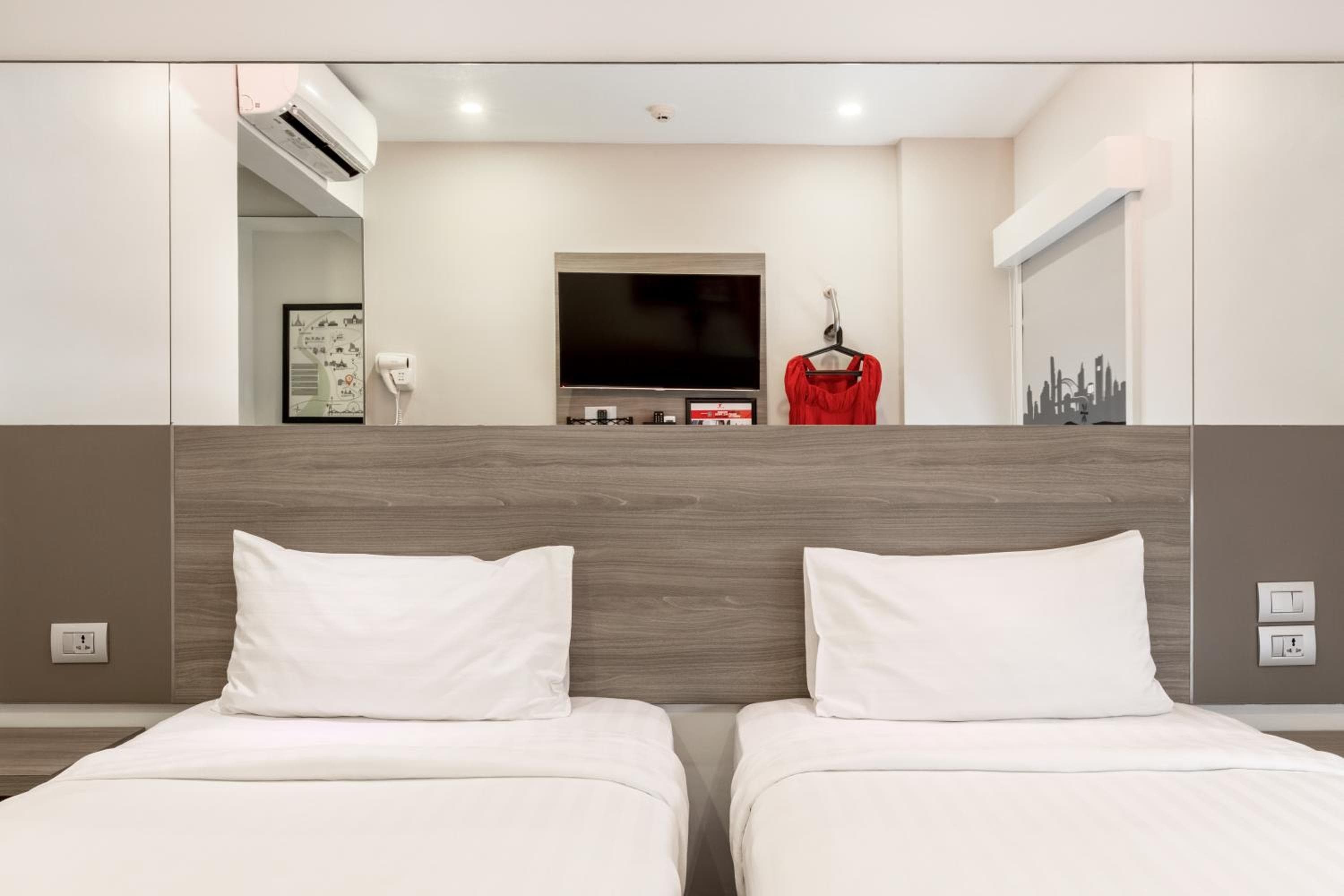 Il pianeta rosso Bangkok Surawong — 18