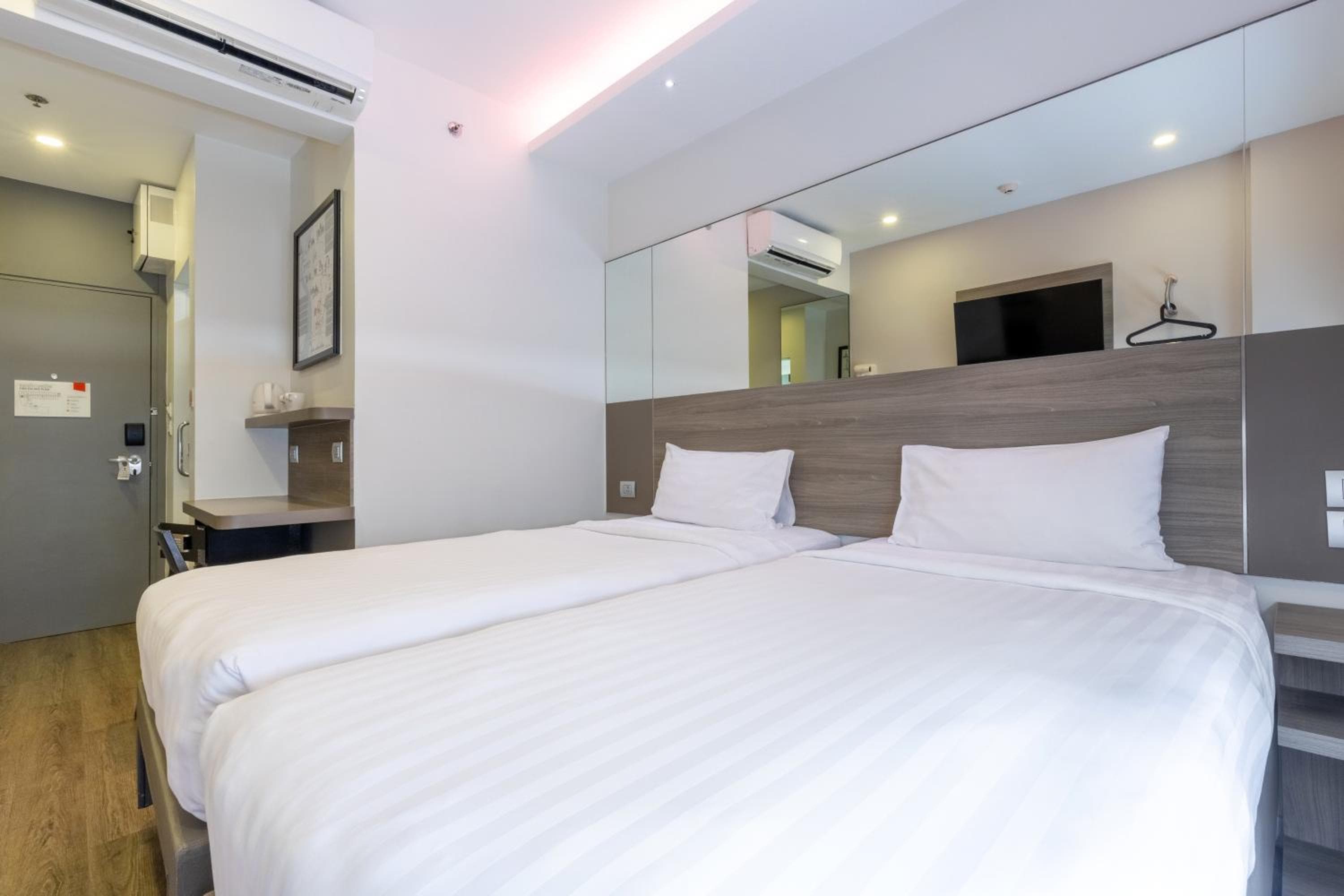 Il pianeta rosso Bangkok Surawong — 28