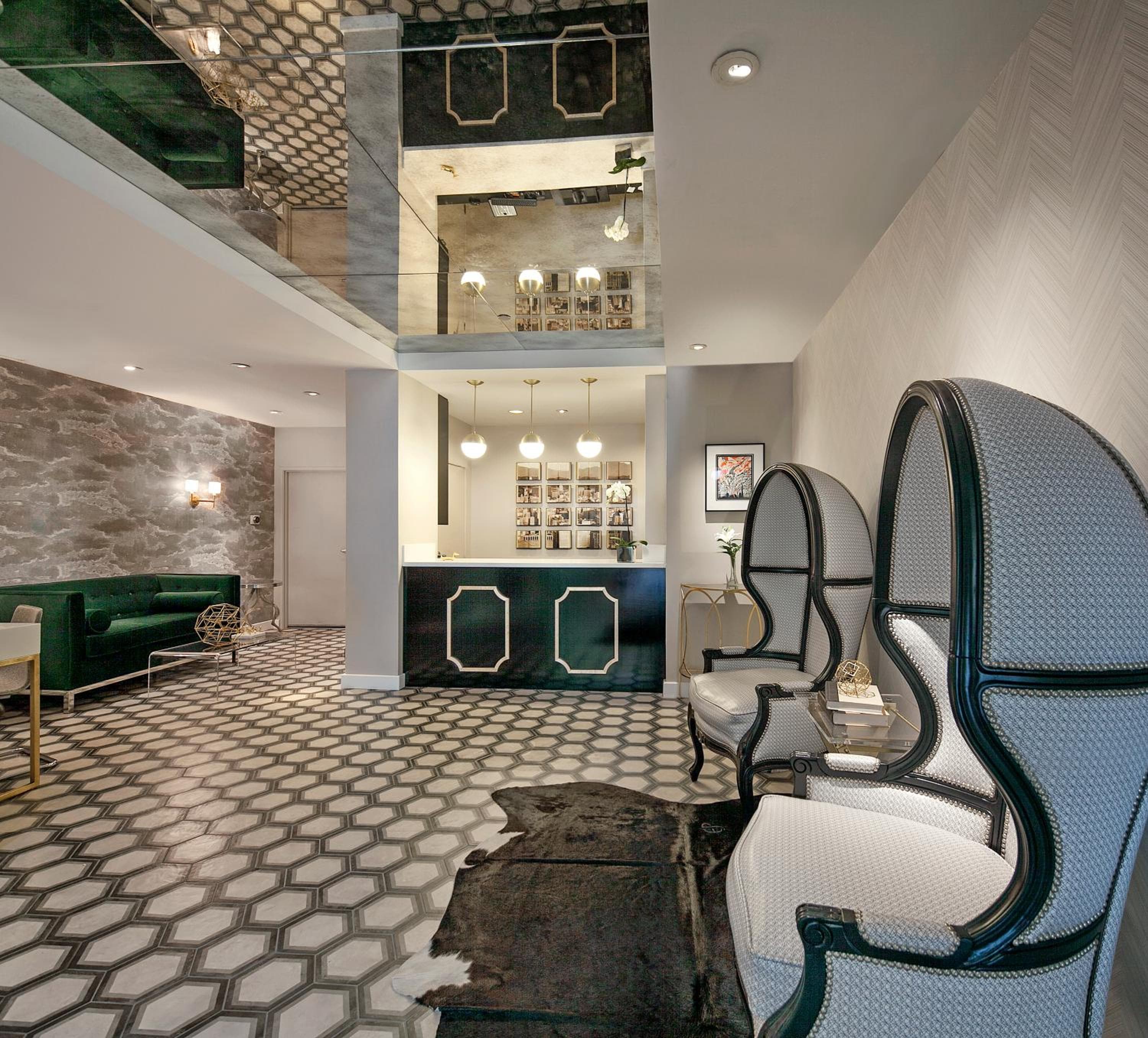 Hotel Carlyle — 6