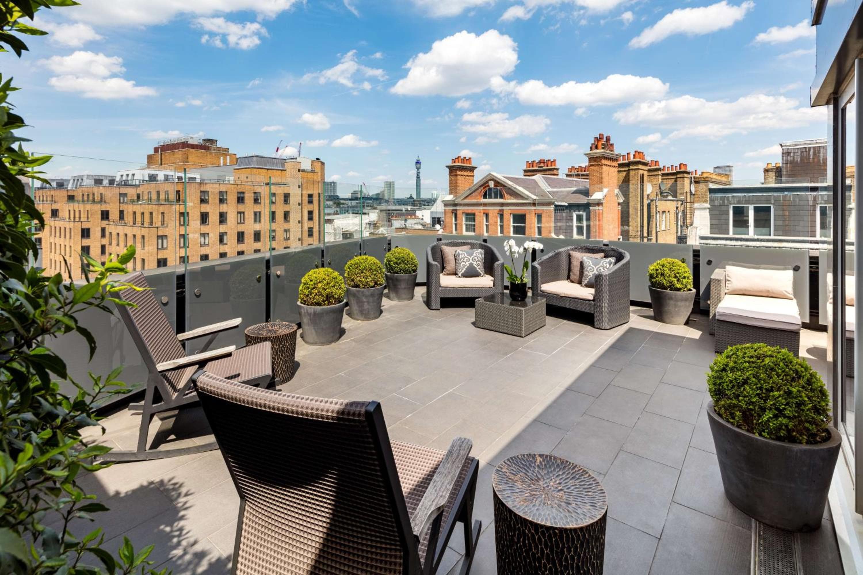 La Fiera di Maggio, A Radisson Collection Hotel, Mayfair Londra — 3
