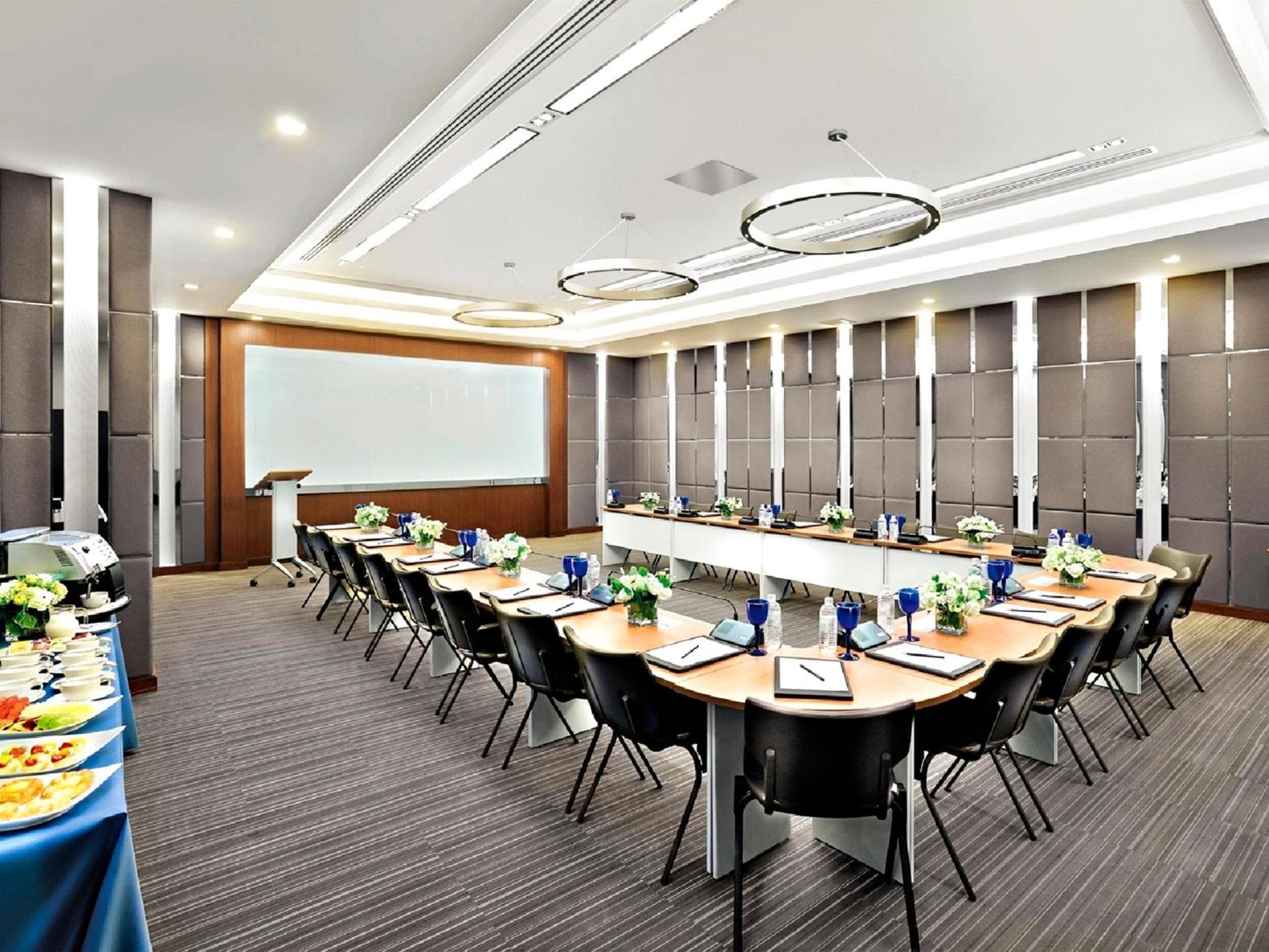 Centre Point Sukhumvit 10 — 6