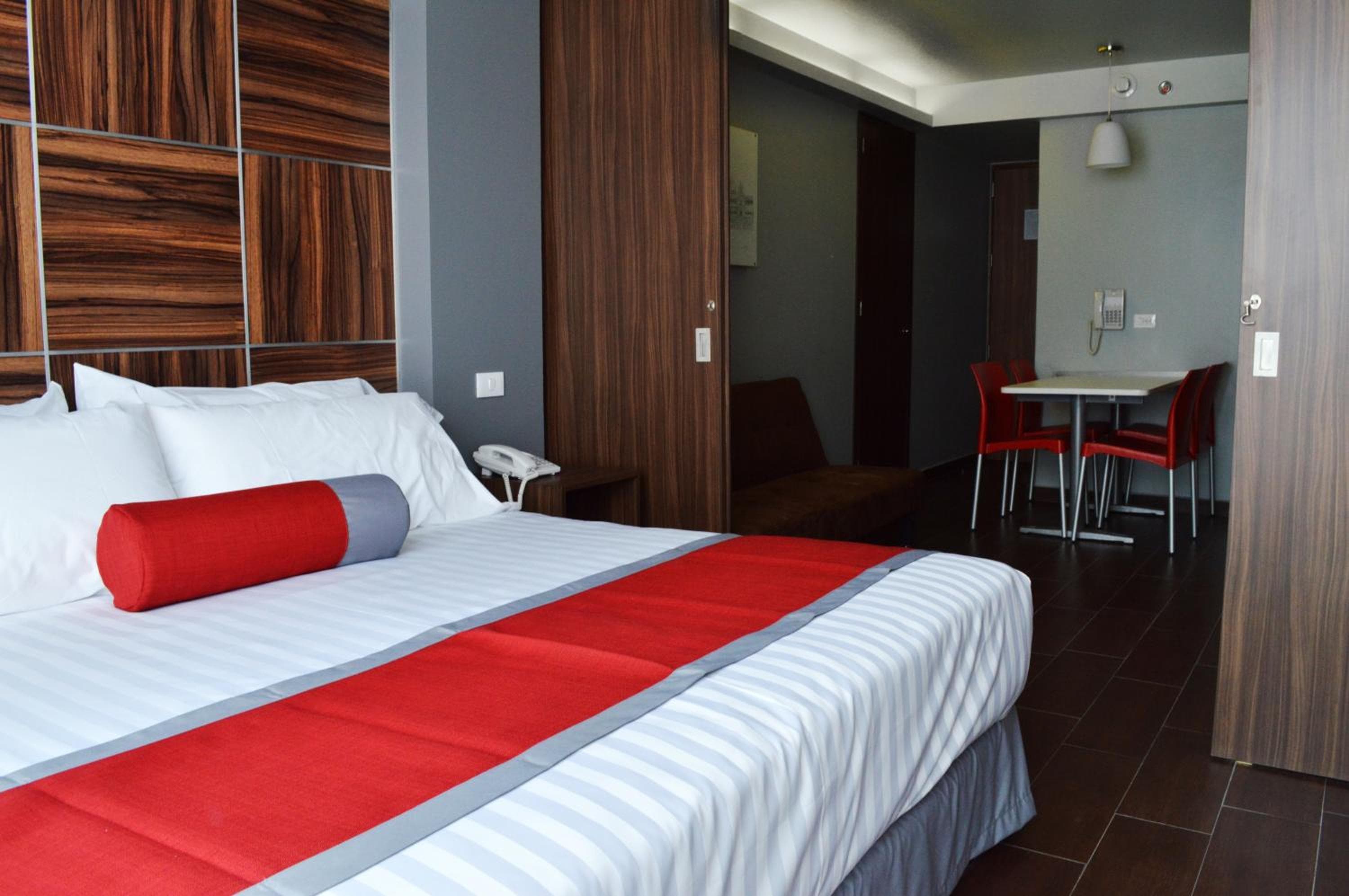 Hotel Block Suites — 30