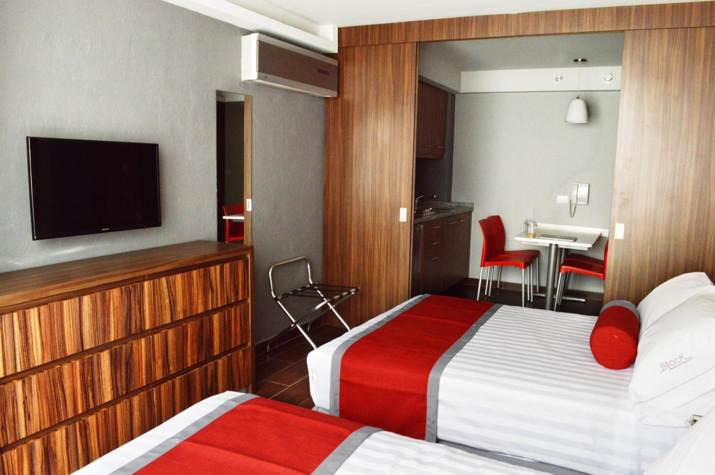 Hotel Block Suites — 30