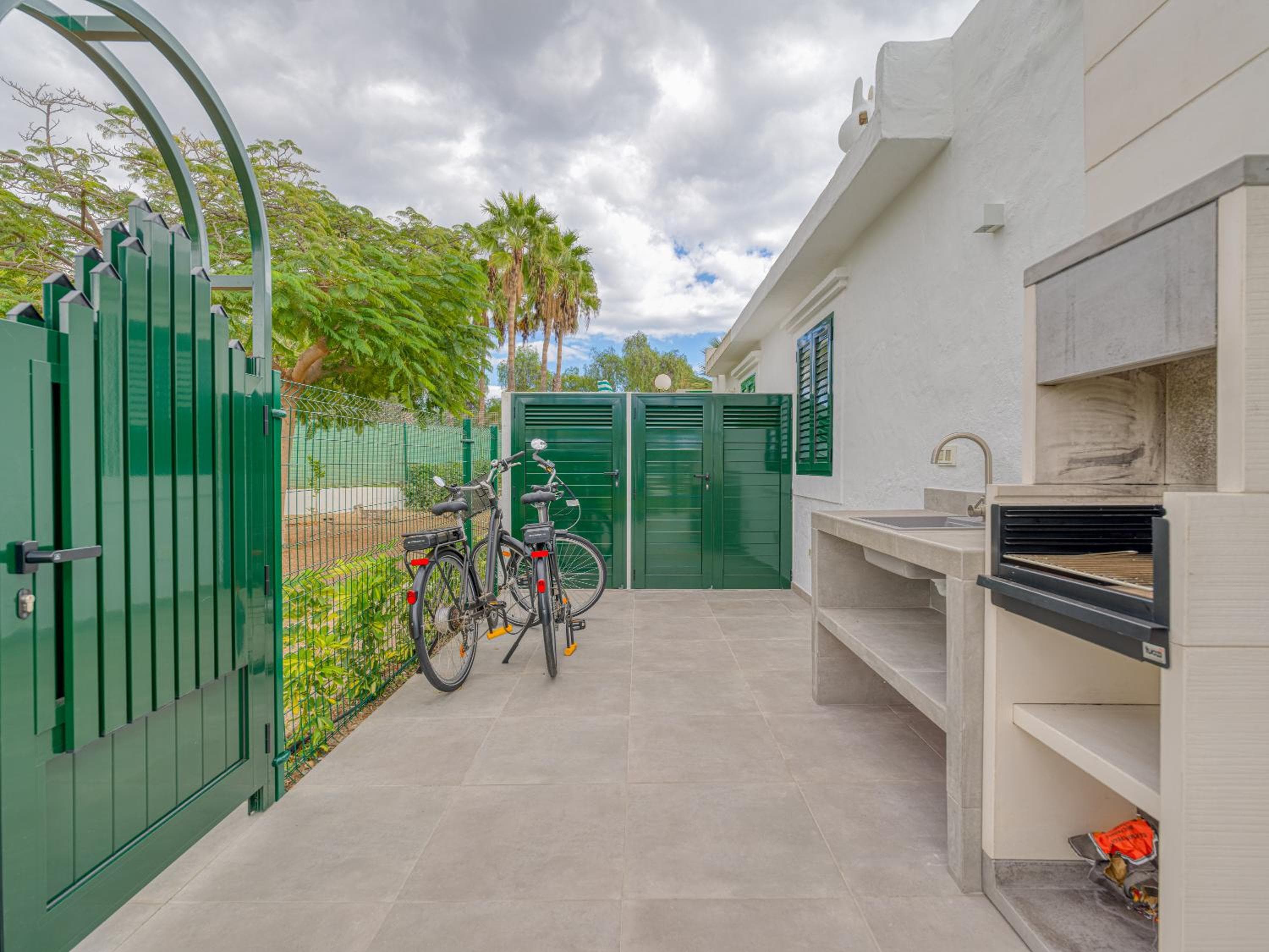 Bungalow nuevo con jardín y piscina/ Newly renovated Bungalow with private garden and swimming pool — 3