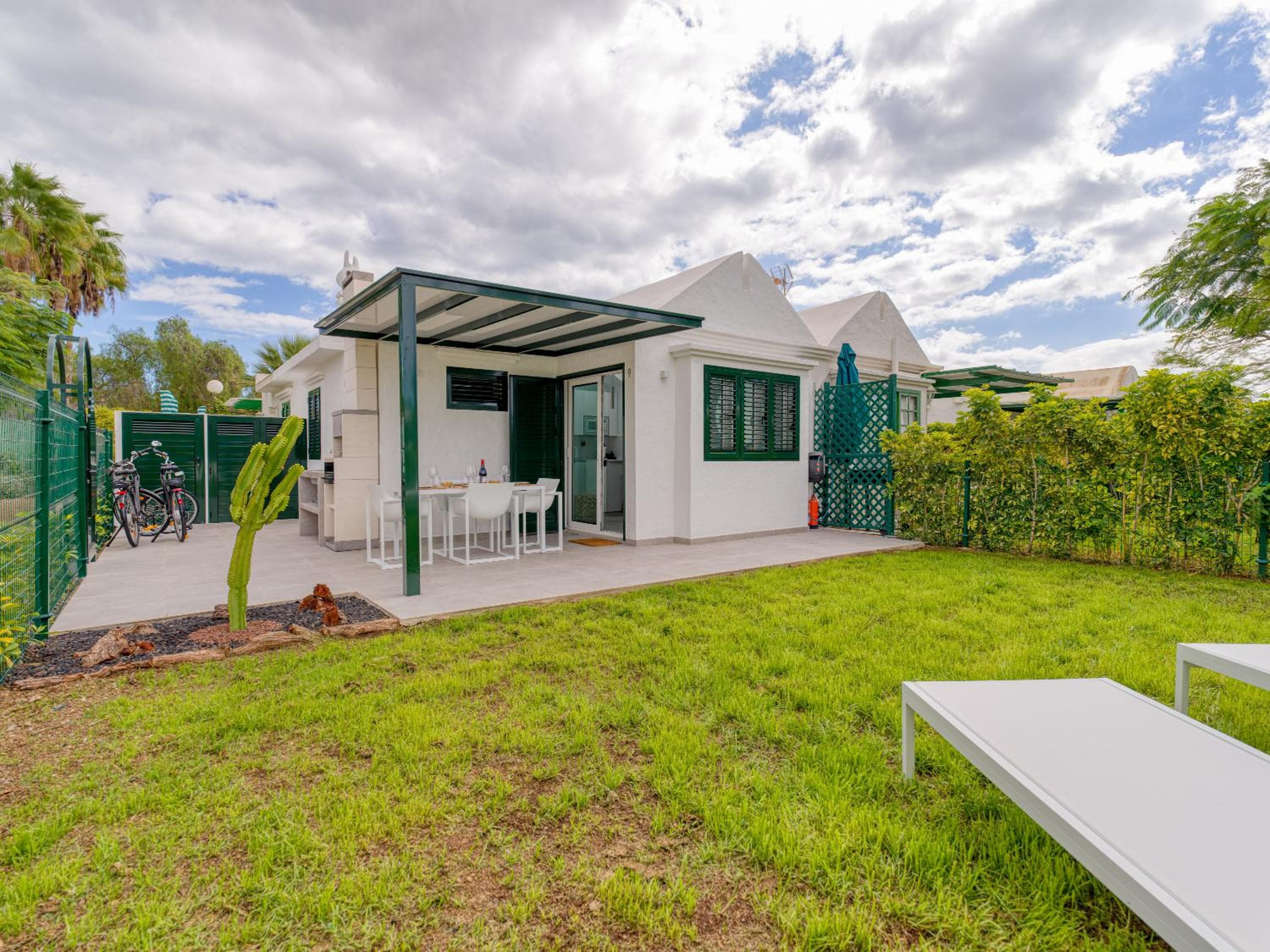 Bungalow nuevo con jardín y piscina/ Newly renovated Bungalow with private garden and swimming pool — 5