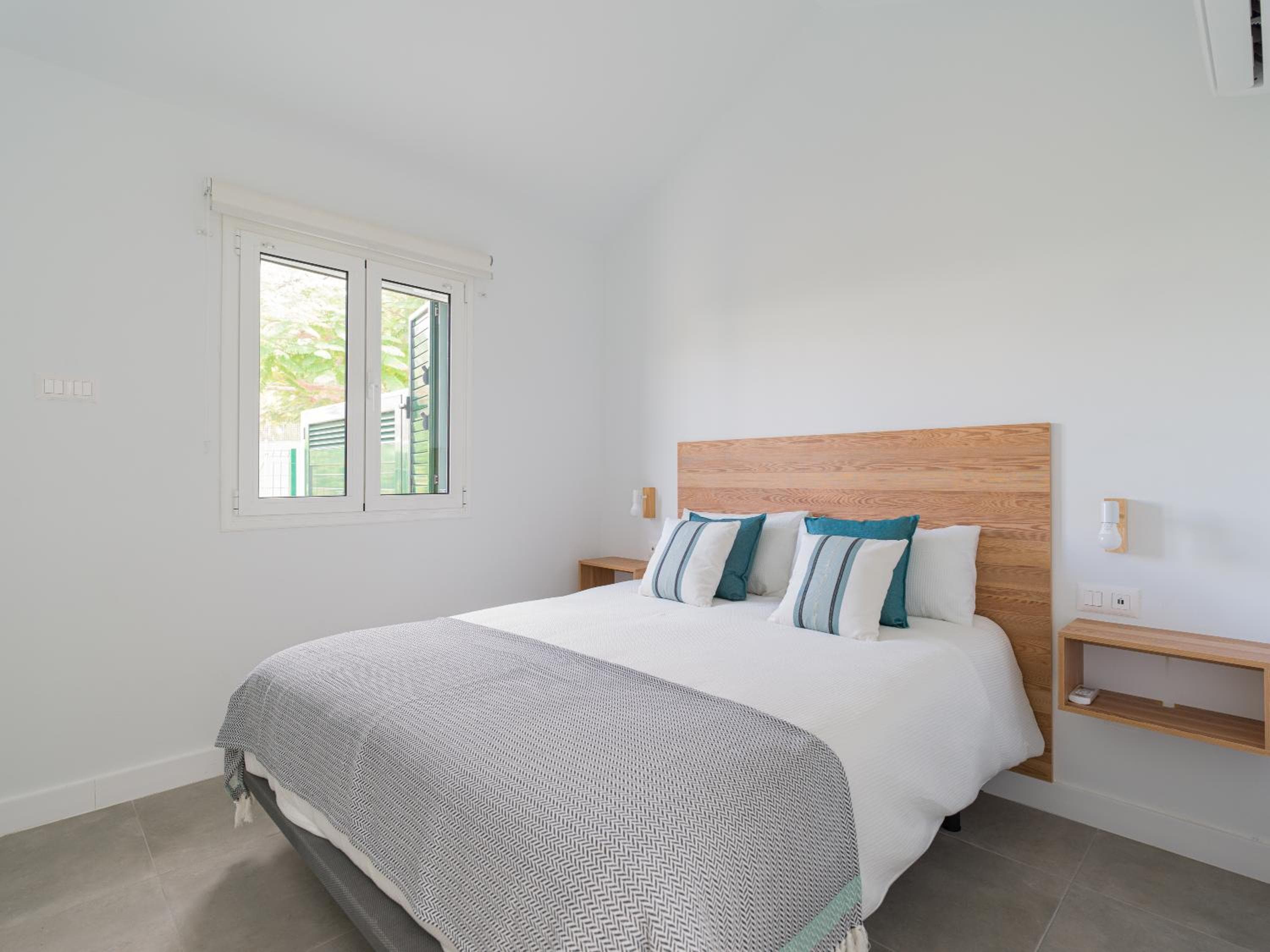 Bungalow nuevo con jardín y piscina/ Newly renovated Bungalow with private garden and swimming pool — 2