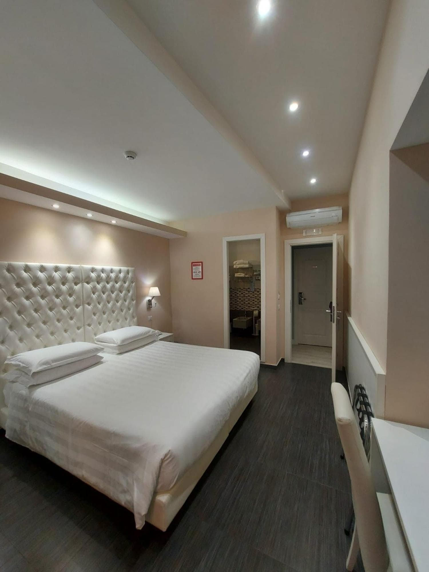 Relais Trevi 95 Boutique Hotel — 16