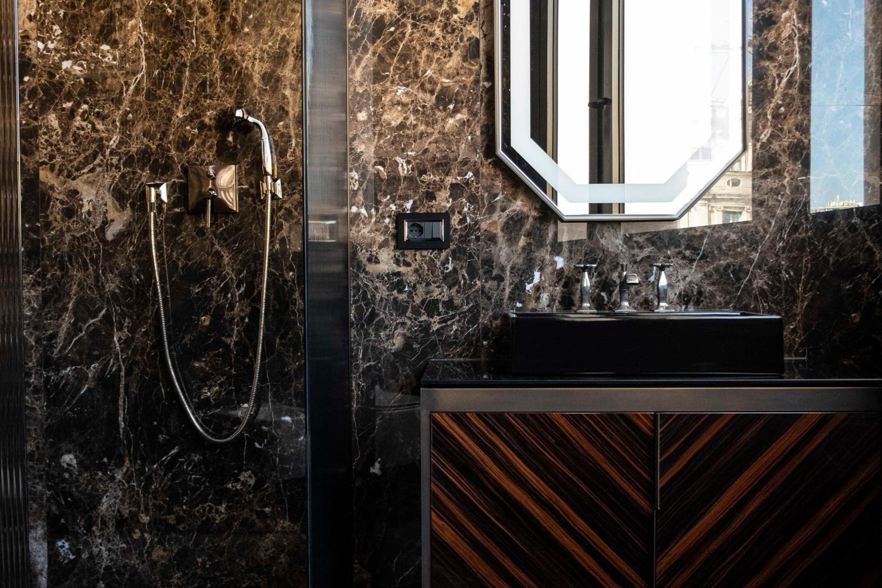 U-Visionary Roma Hotel — 6