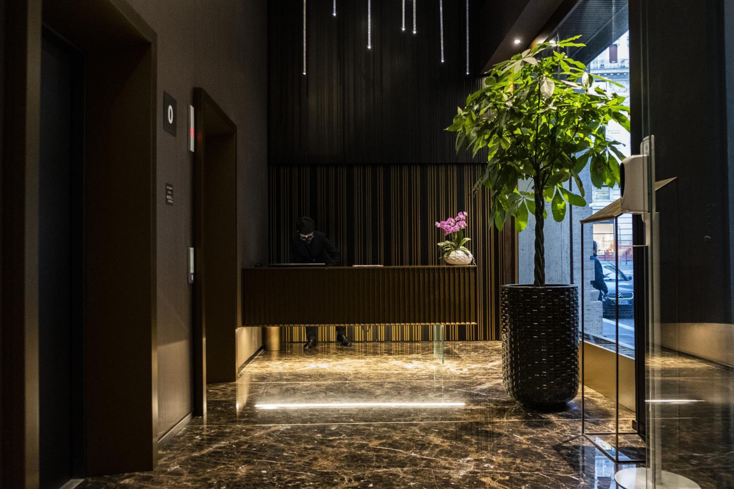 U-Visionary Roma Hotel — 7