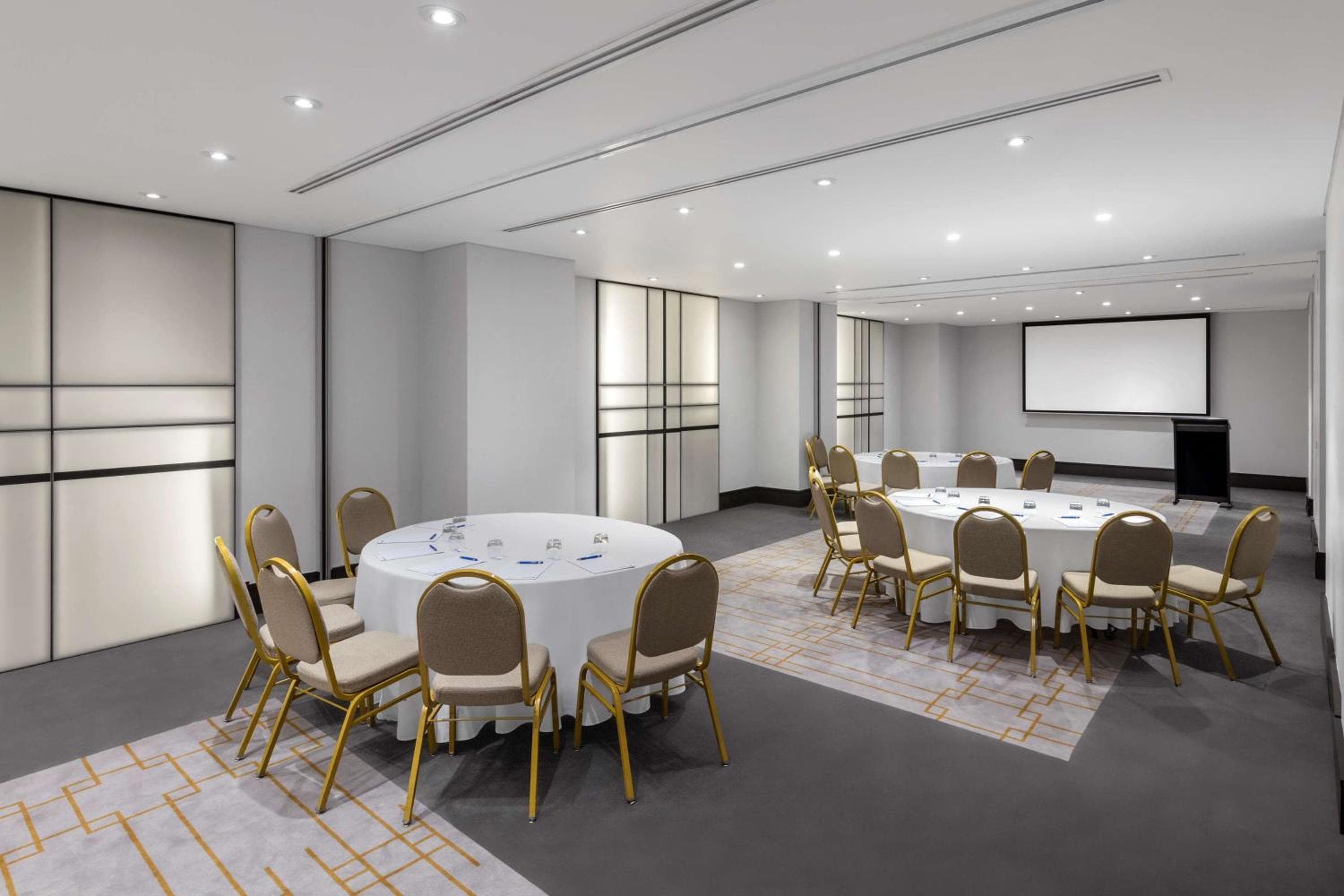 Paradox Sydney hotel, 27 O'Connell Street, Sydney, Australia — photo 98