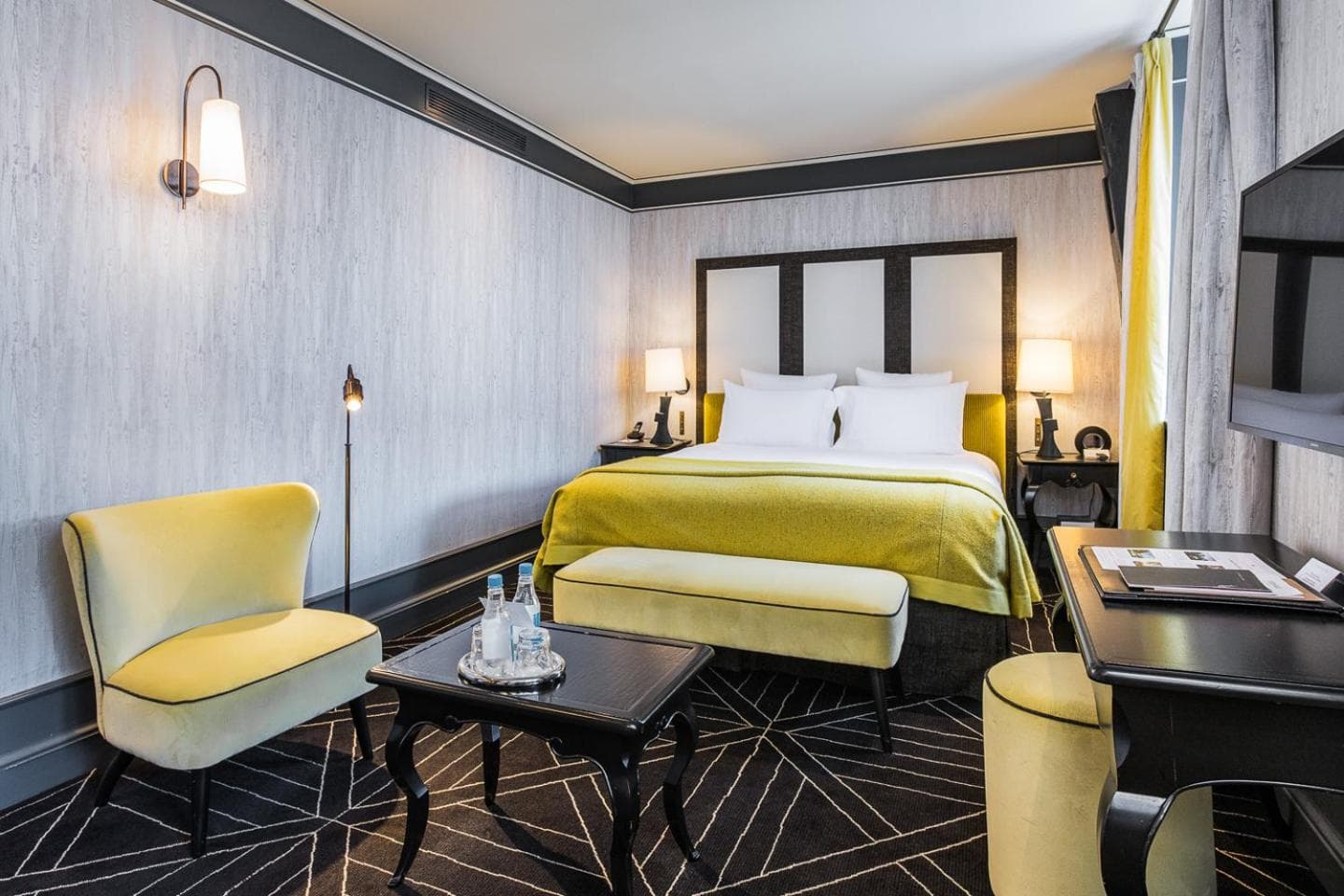 Le Pavillon de la Reine & Spa, Place des Vosges — 22