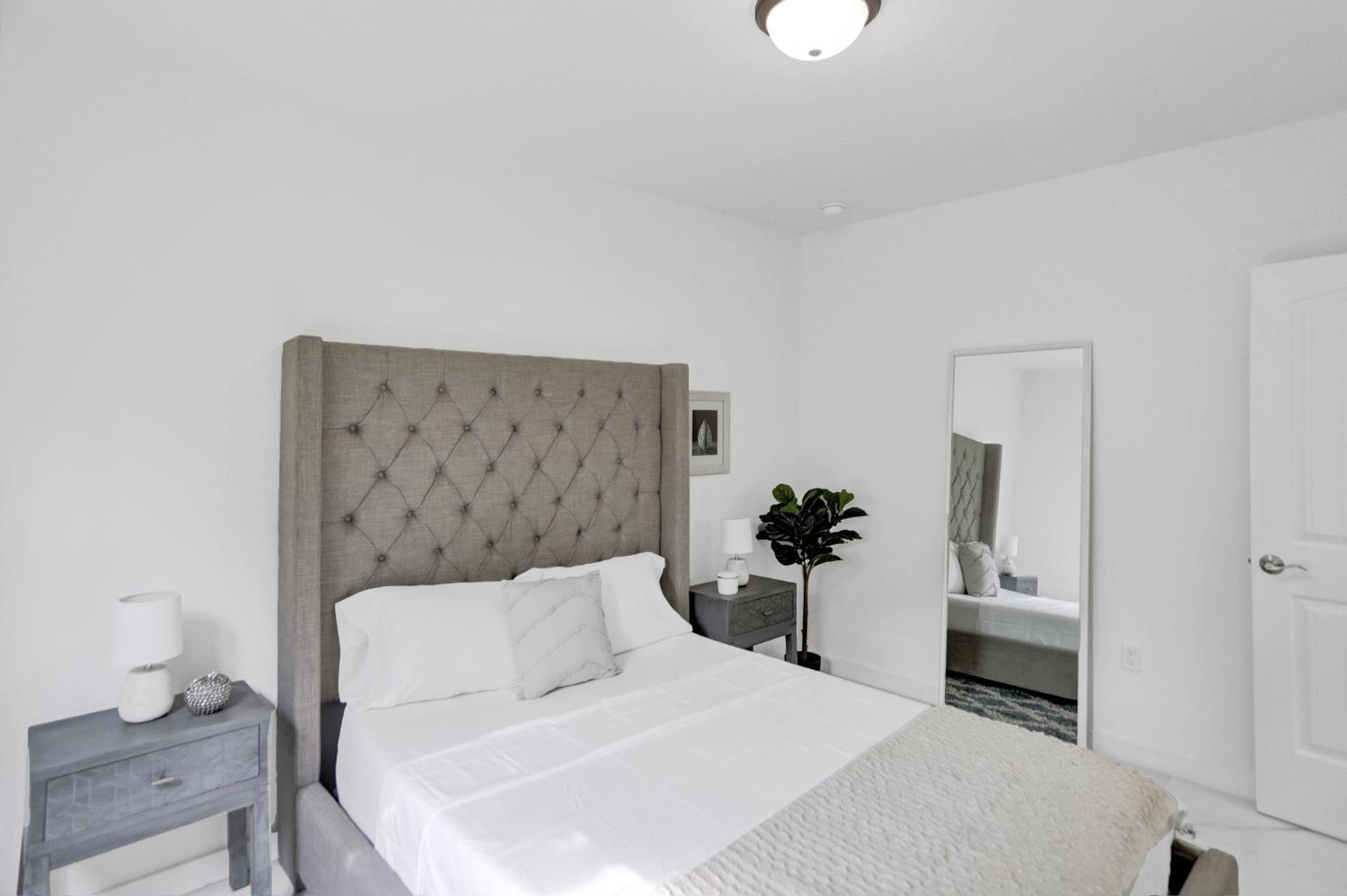 Renzzi Wynwood Apartments — 12