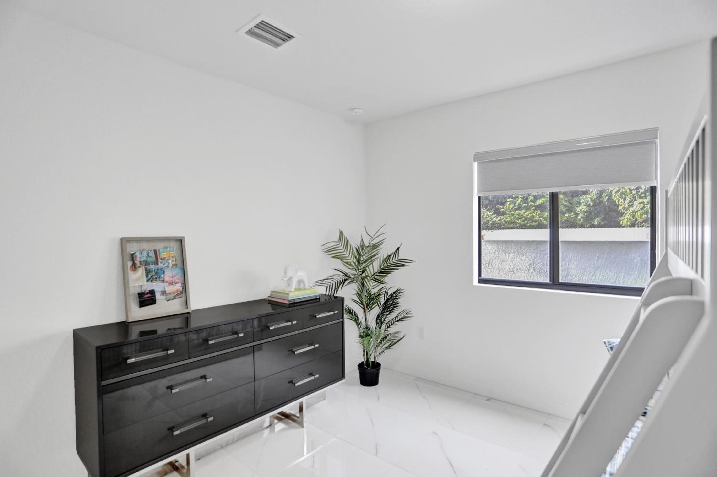 Renzzi Wynwood Apartments — 13