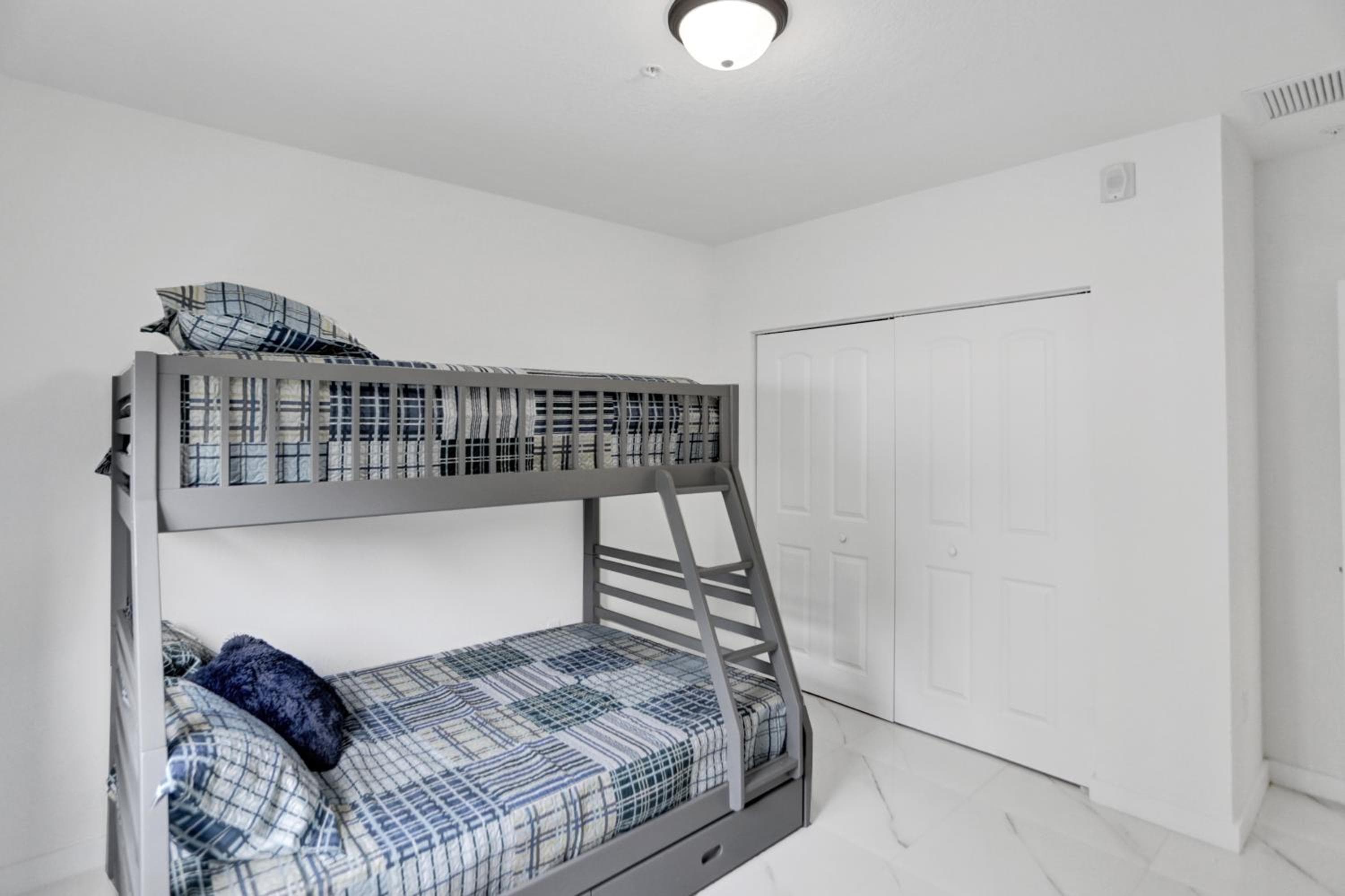 Renzzi Wynwood Apartments — 11