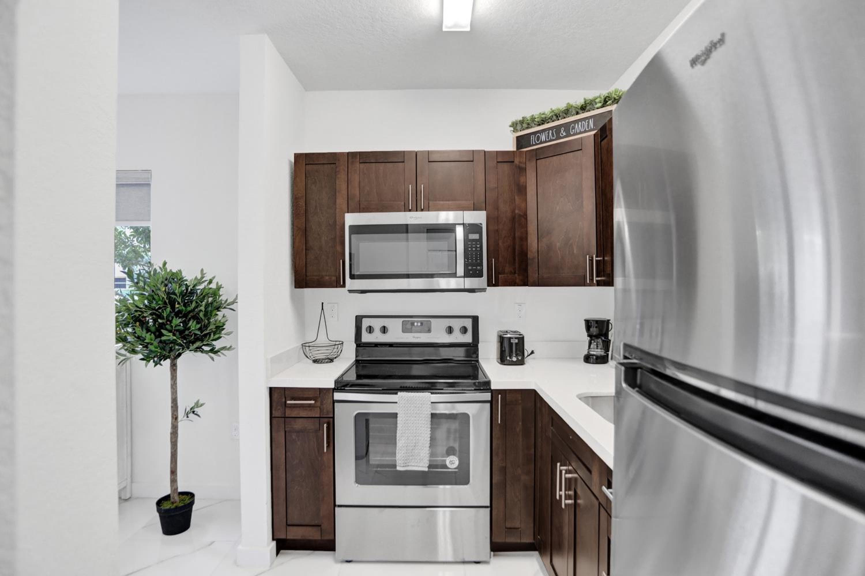Renzzi Wynwood Apartments — 4