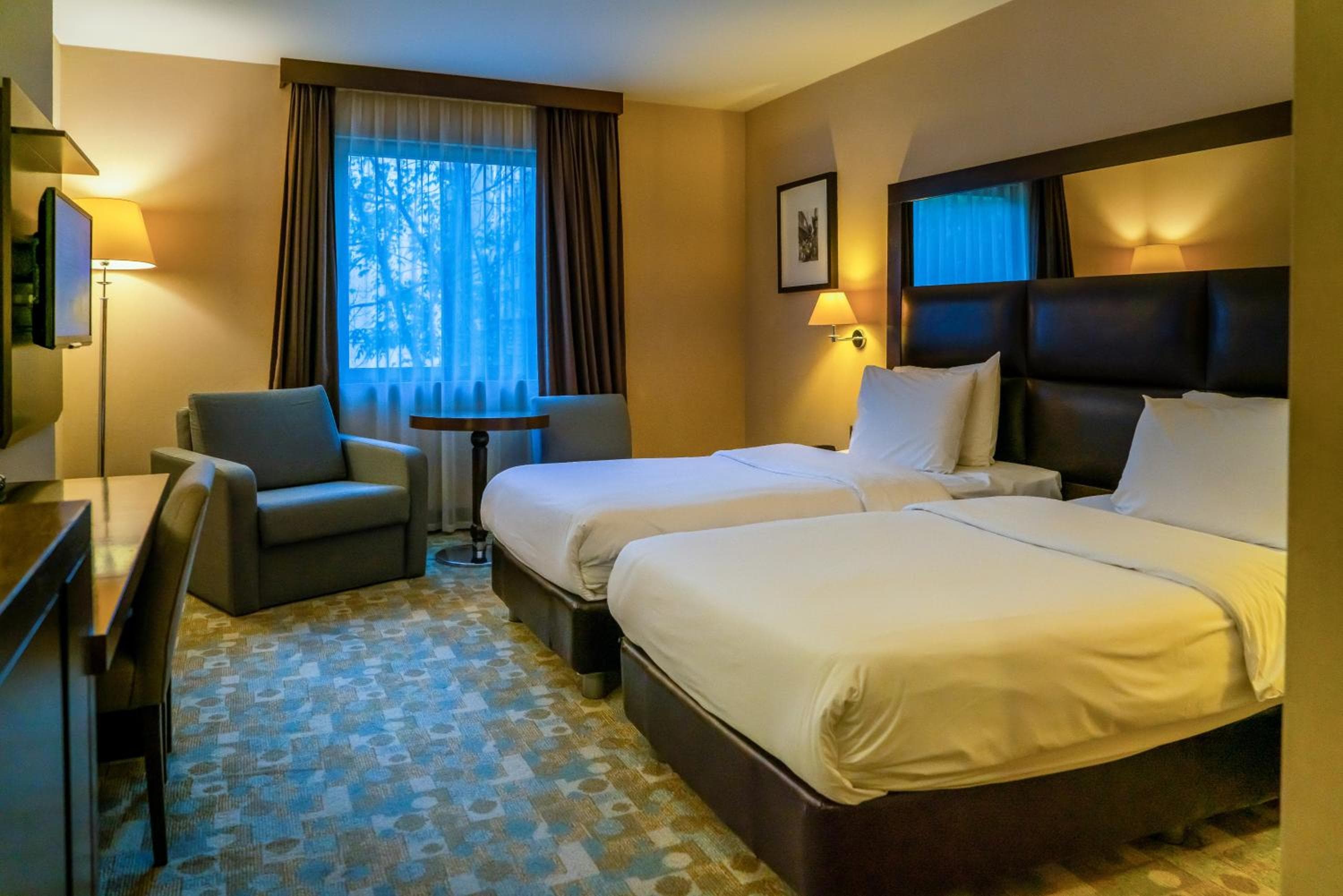Midtown Hotel — 17
