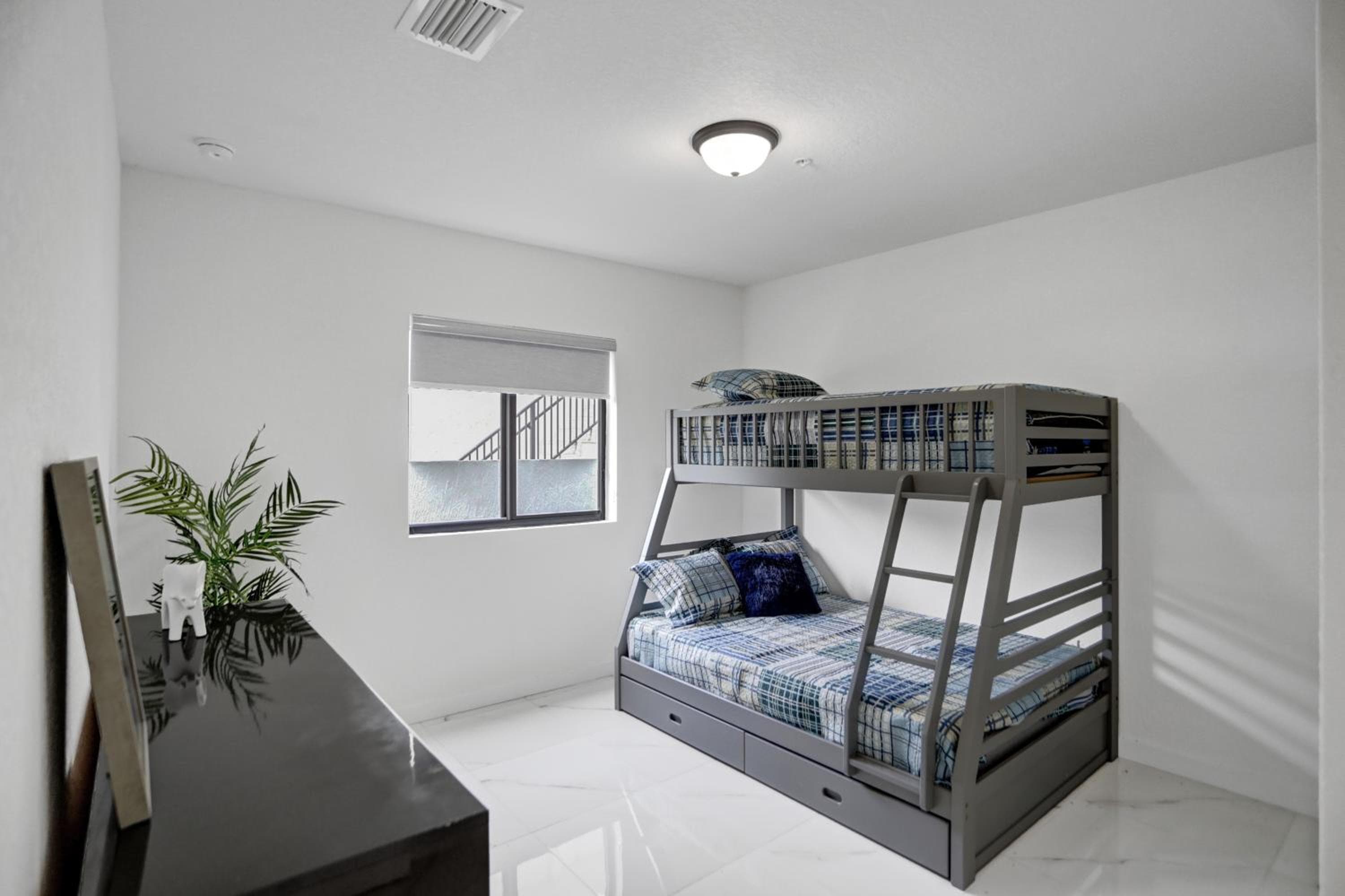 Renzzi Wynwood Apartments — 10