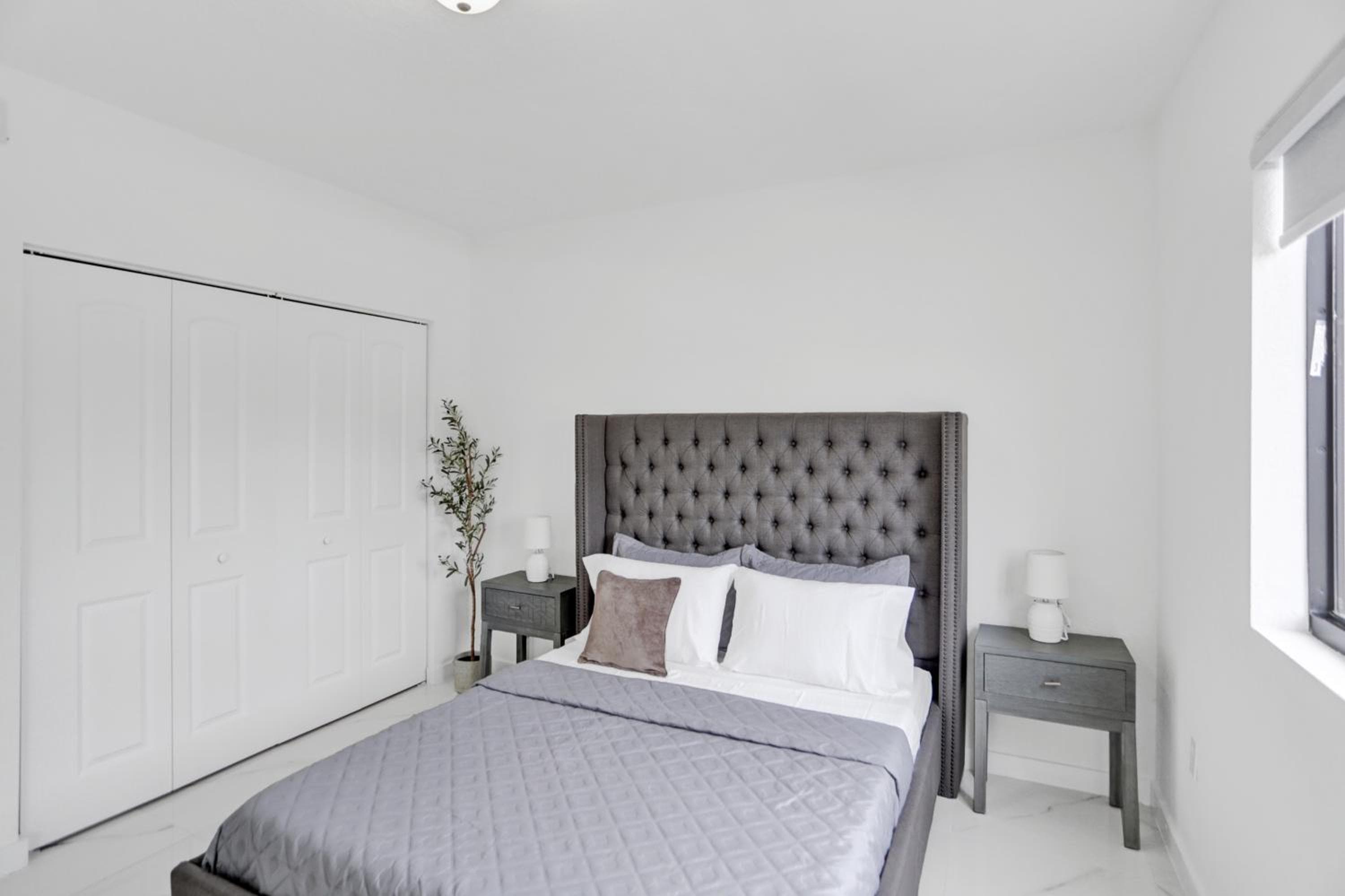 Renzzi Wynwood Apartments — 9