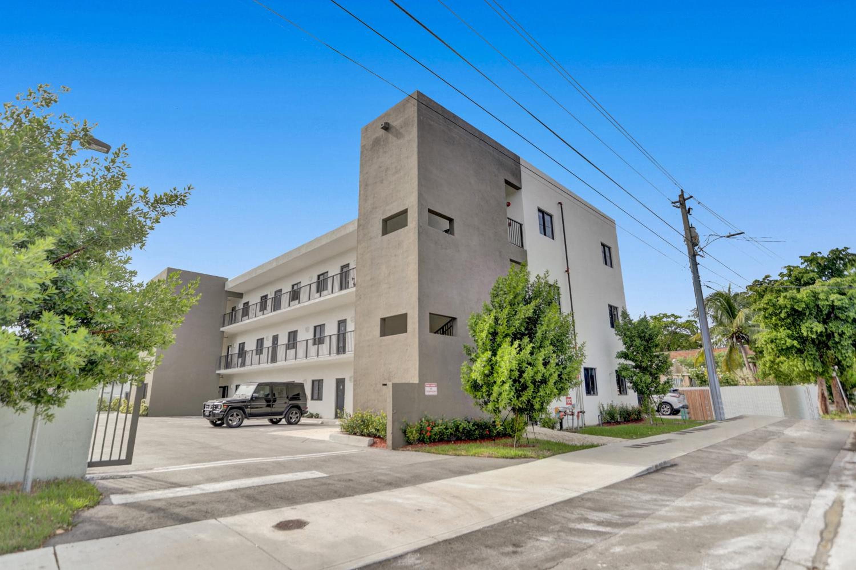 Renzzi Wynwood Apartments — 2