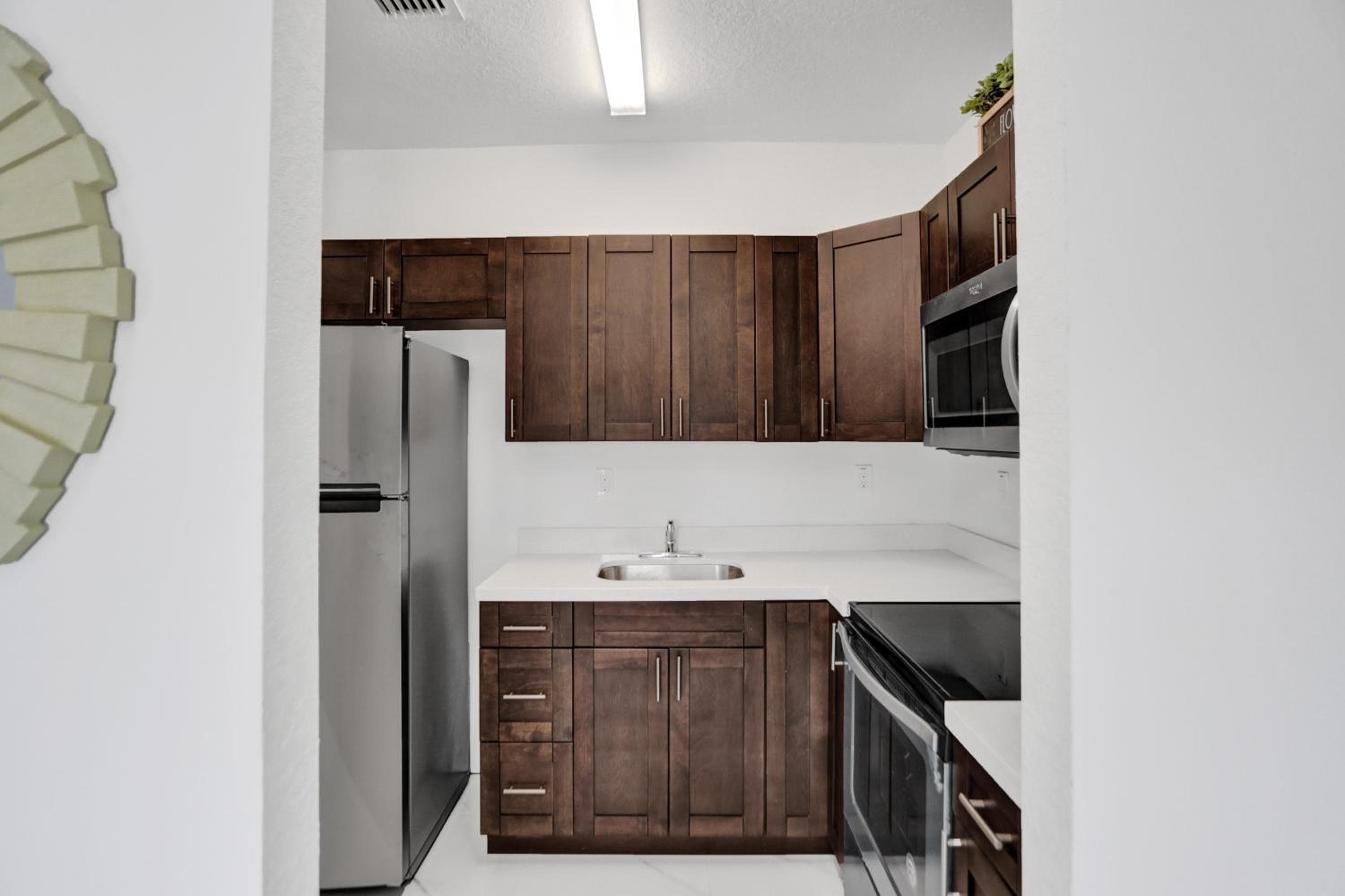 Renzzi Wynwood Apartments — 6