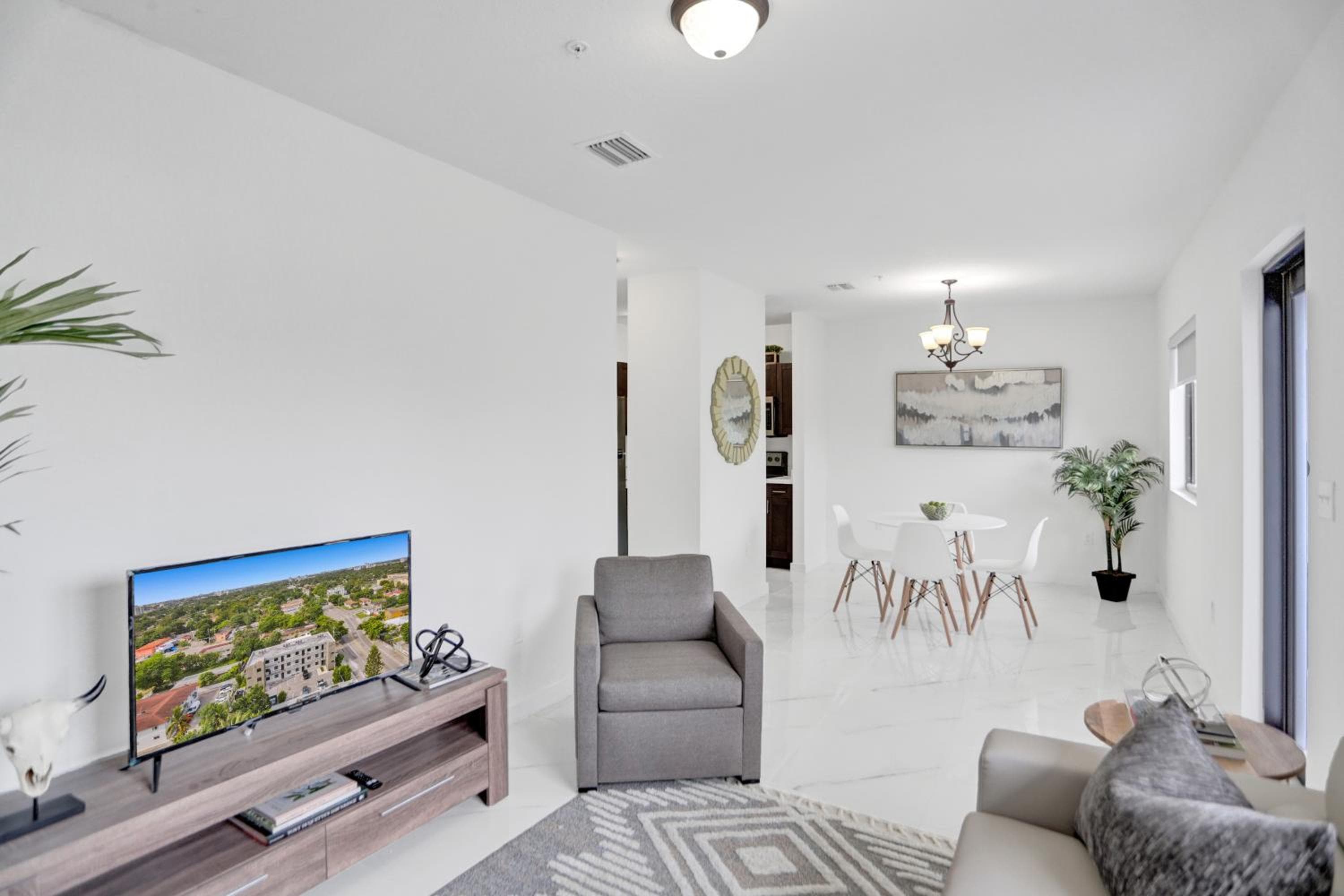Renzzi Wynwood Apartments — 13