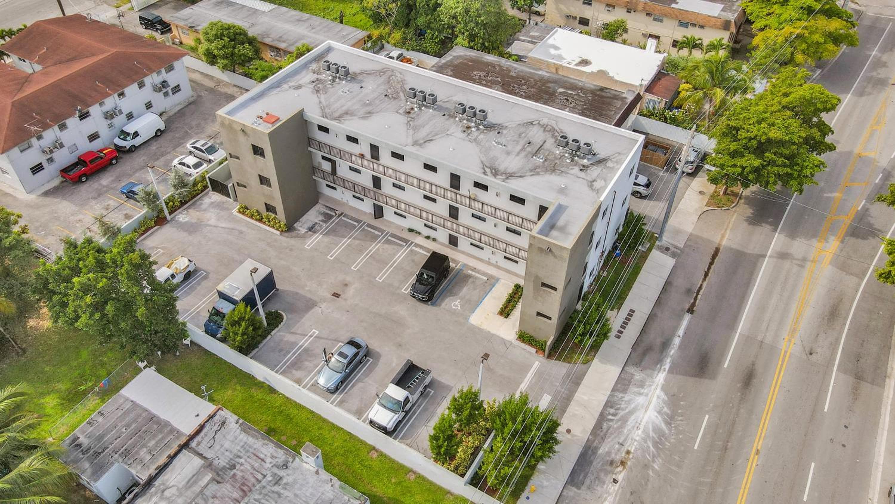 Renzzi Wynwood Apartments — 25