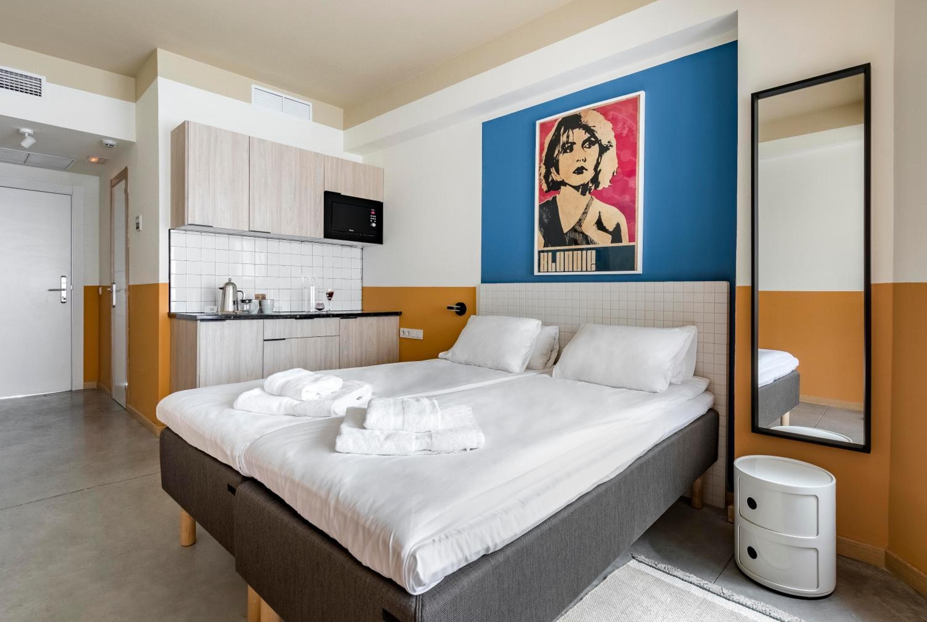 Bob W Chueca — 15