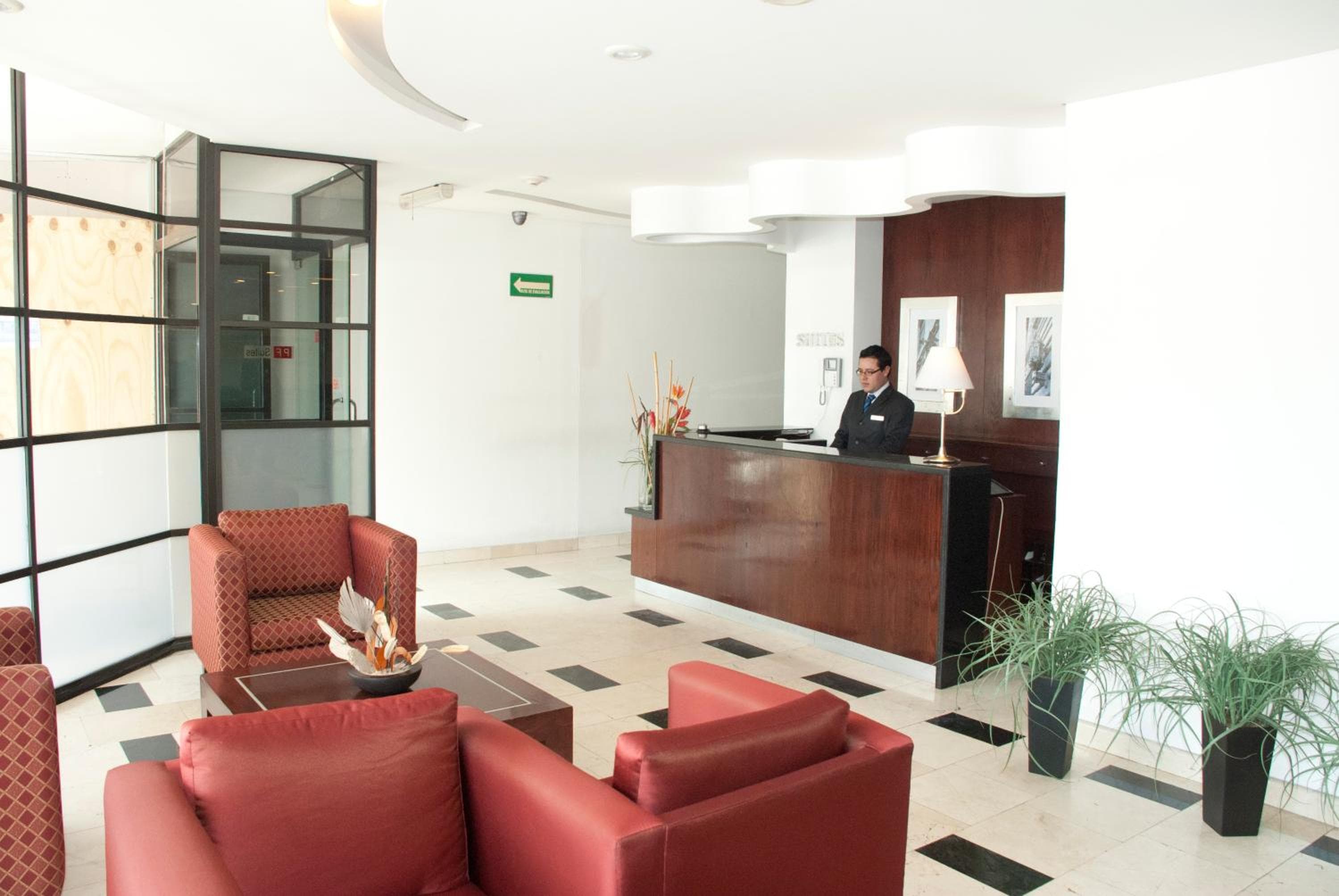 Hotel & Suites PF — 19