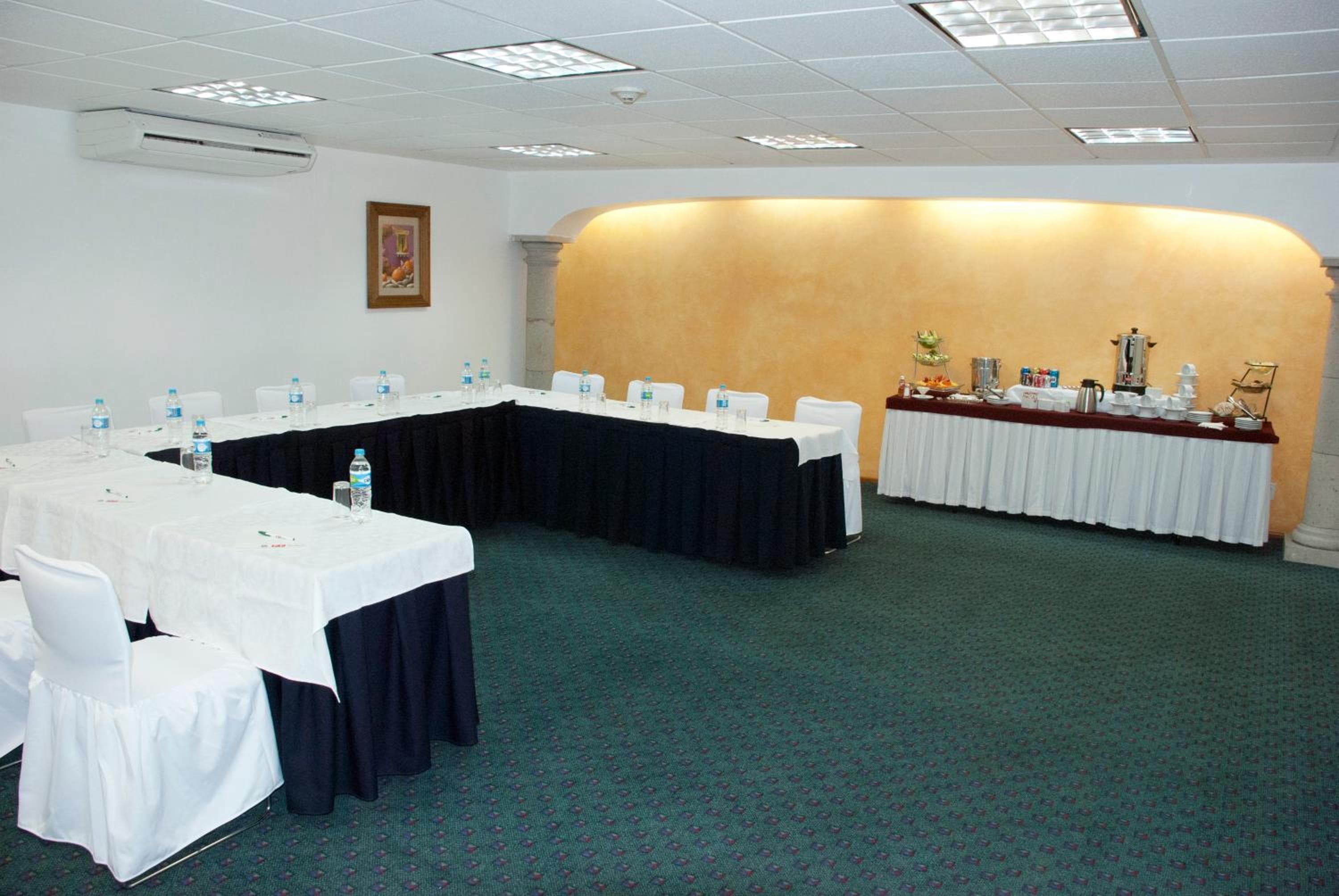 Hotel & Suites PF — 18