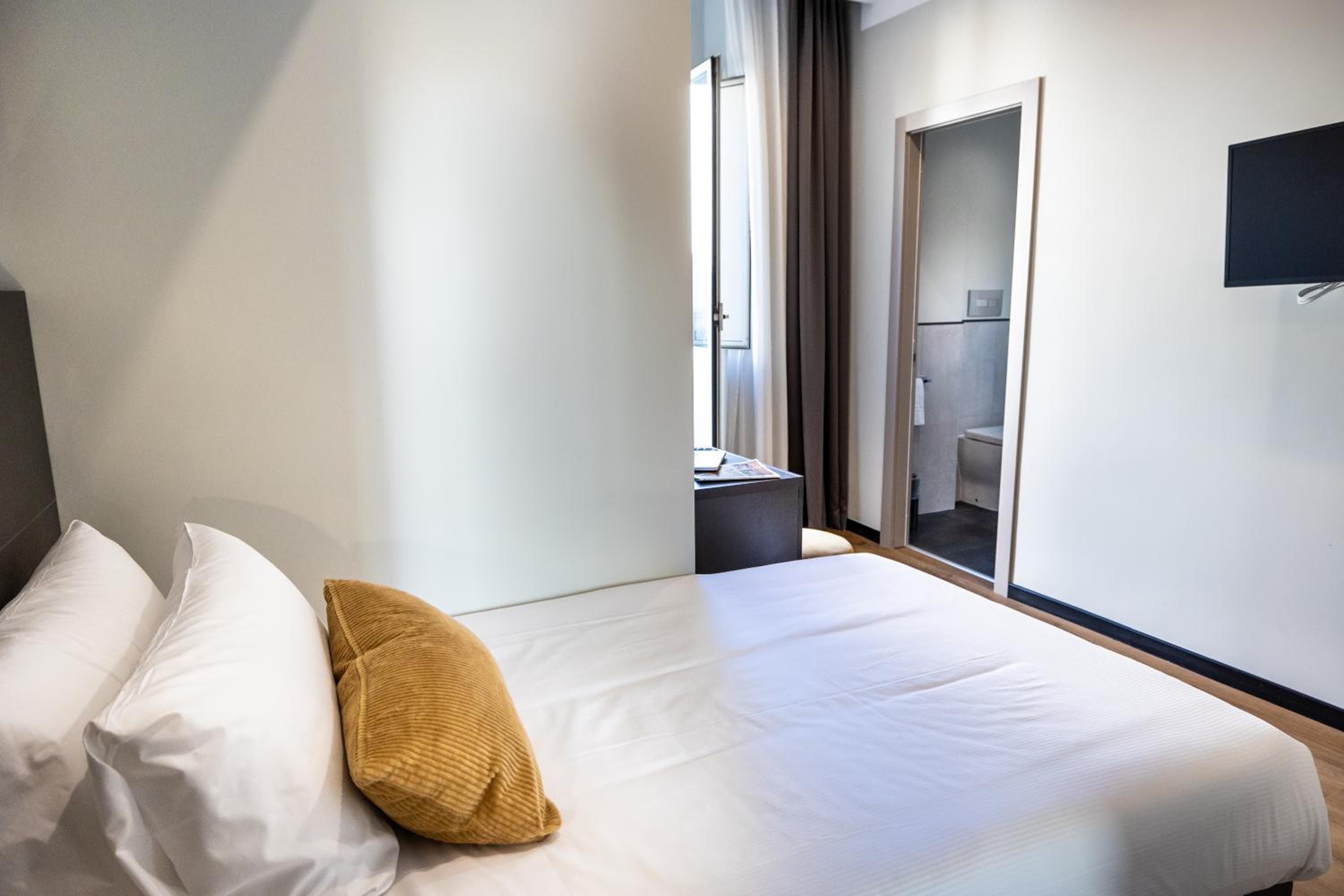 Das Kreuz Hotel — 13